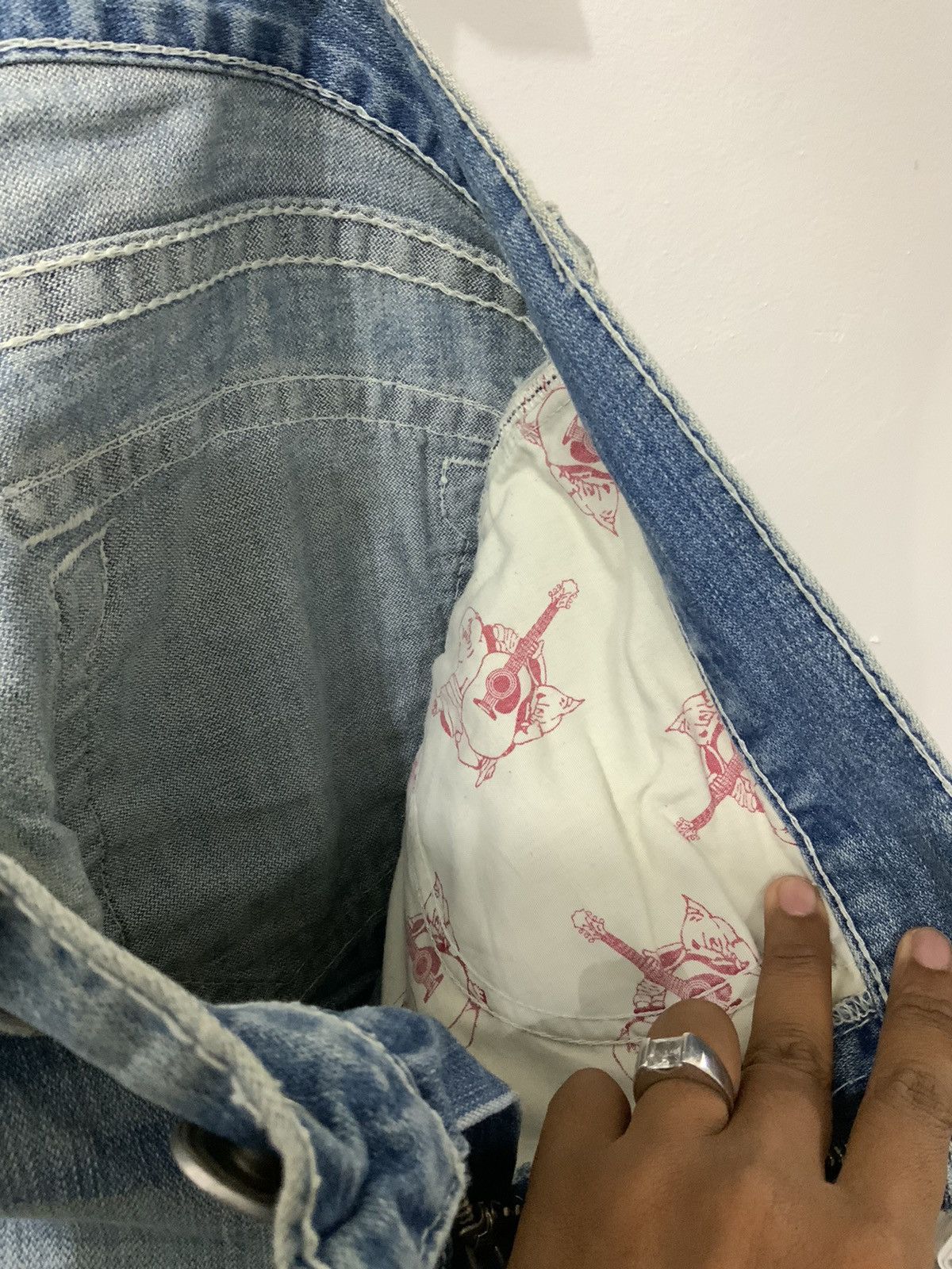 True Religion True Religion Distressed Acid Wash Fade Jeans Size US 33 - 21 Thumbnail