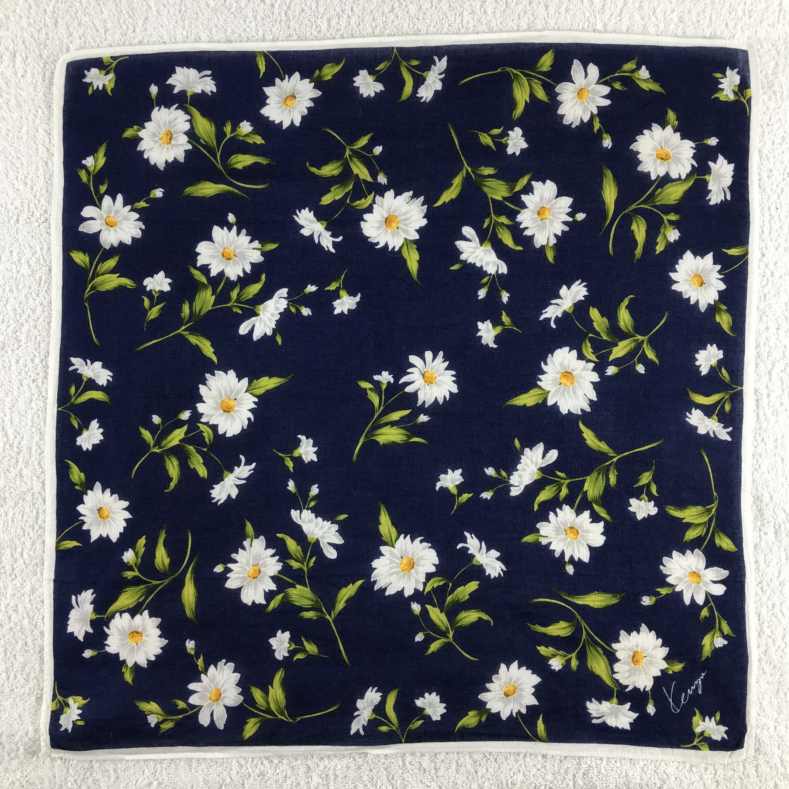 Kenzo × Vintage Kenzo Bandana / Handkerchief / Neckerchief - S045 Size ONE SIZE - 1 Thumbnail