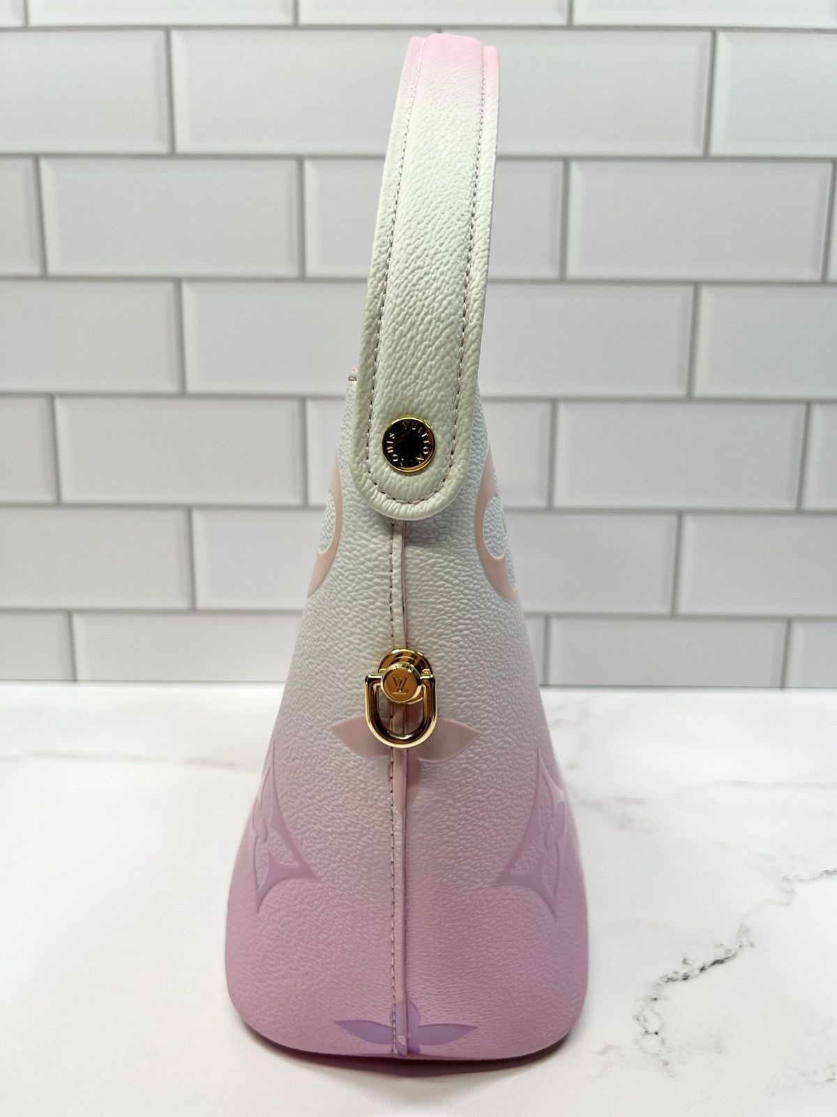 Louis Vuitton LV Louis Vuitton Giant Marshmallow Hobo Bag Handbag Purse Size ONE SIZE - 6 Thumbnail