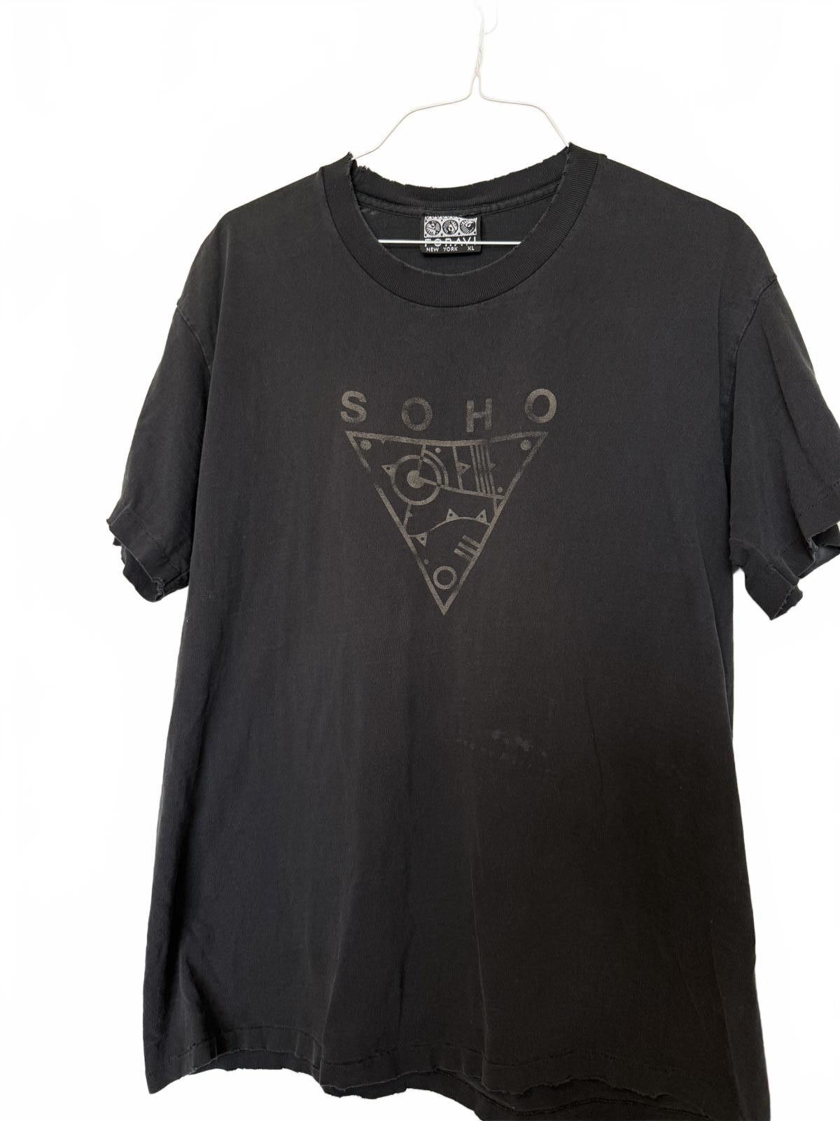 Designer Vintage 90s Distressed SOHO Graphic T-Shirt Size US XL / EU 56 / 4 - 1 Thumbnail