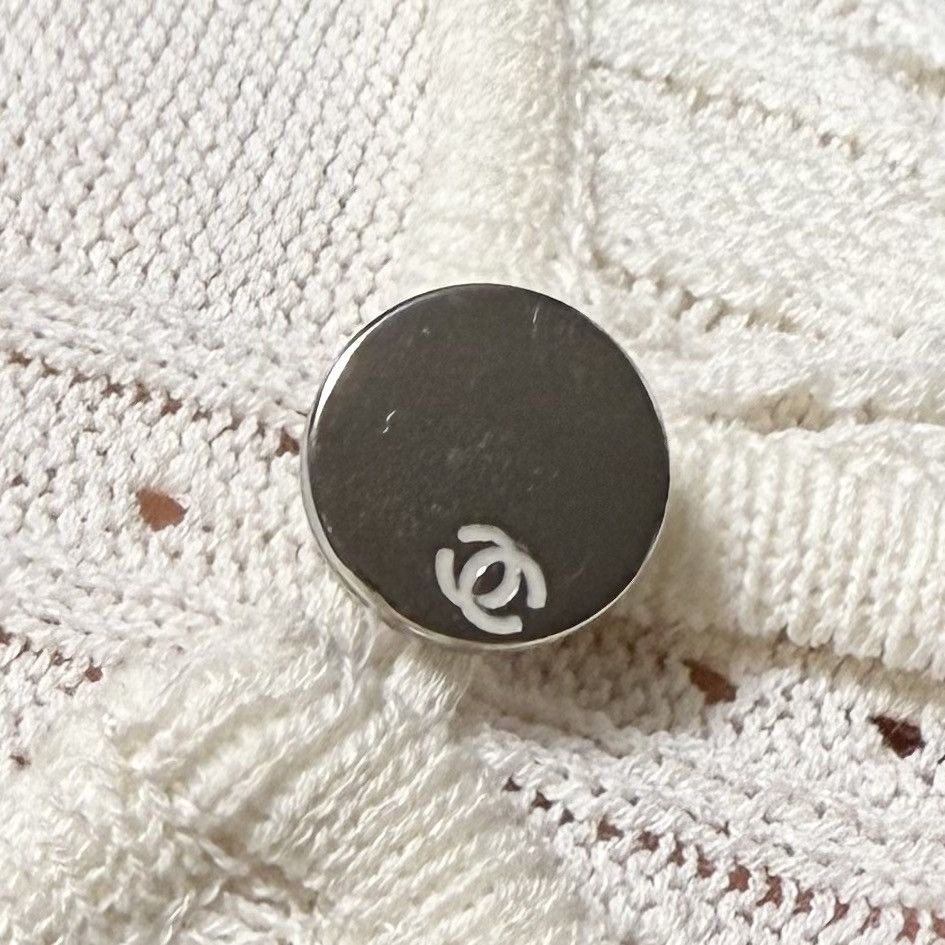 Chanel Chanel COCO button short sleeve knit sweater 42 off-white Size M / US 6-8 / IT 42-44 - 3 Thumbnail