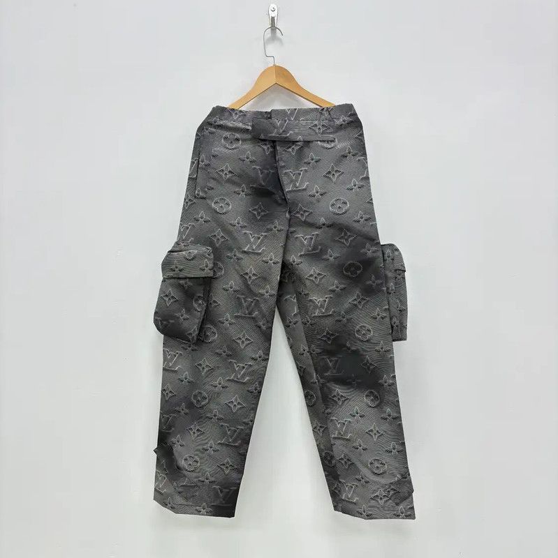 Louis Vuitton Louis Vuitton Grey Men's Casual Pants 0089 Size US 26 / EU 42 - 1 Thumbnail
