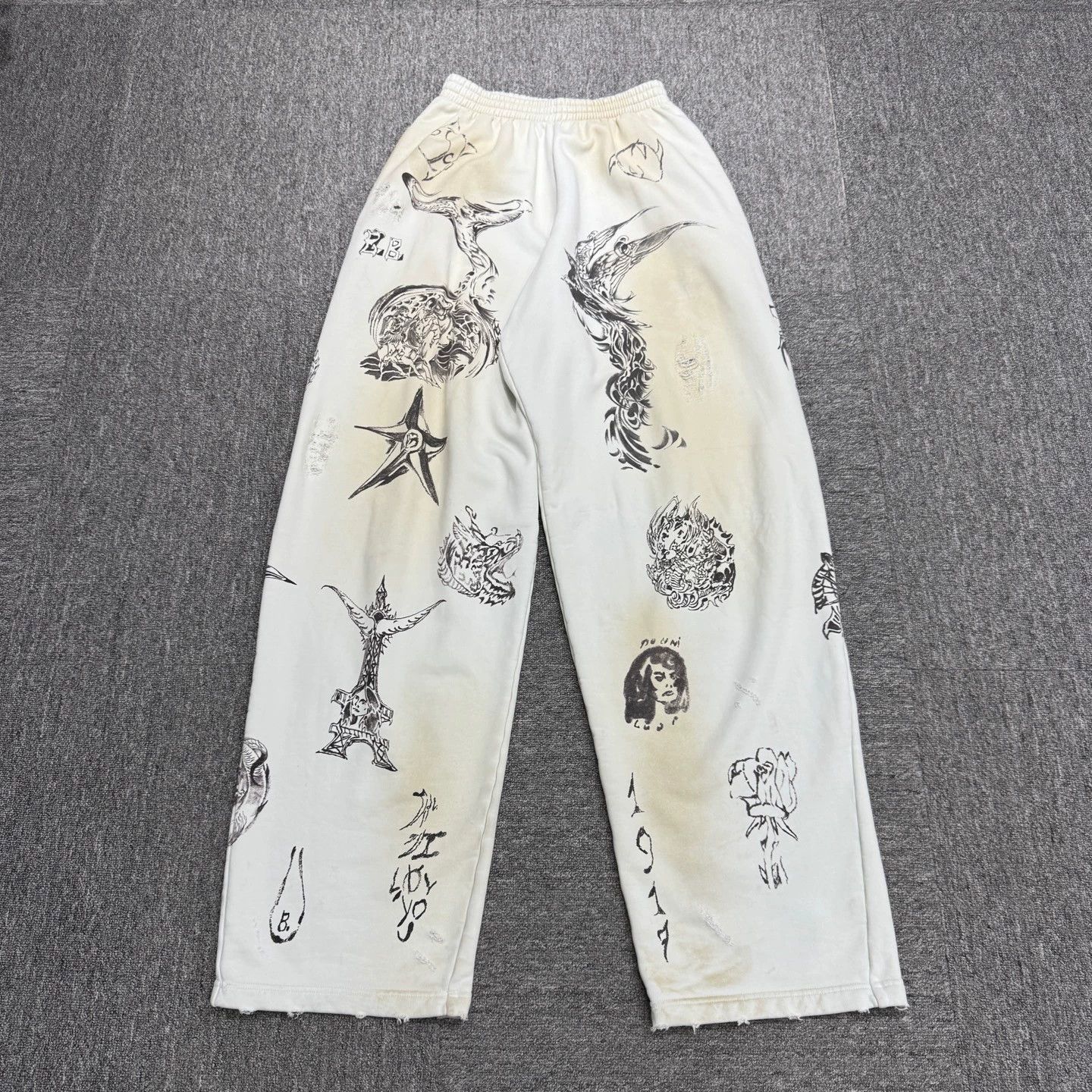 Balenciaga Balenciaga All Over Tattoo Print Track Pants XS Size 25" / US 0 / IT 36 - 1 Thumbnail