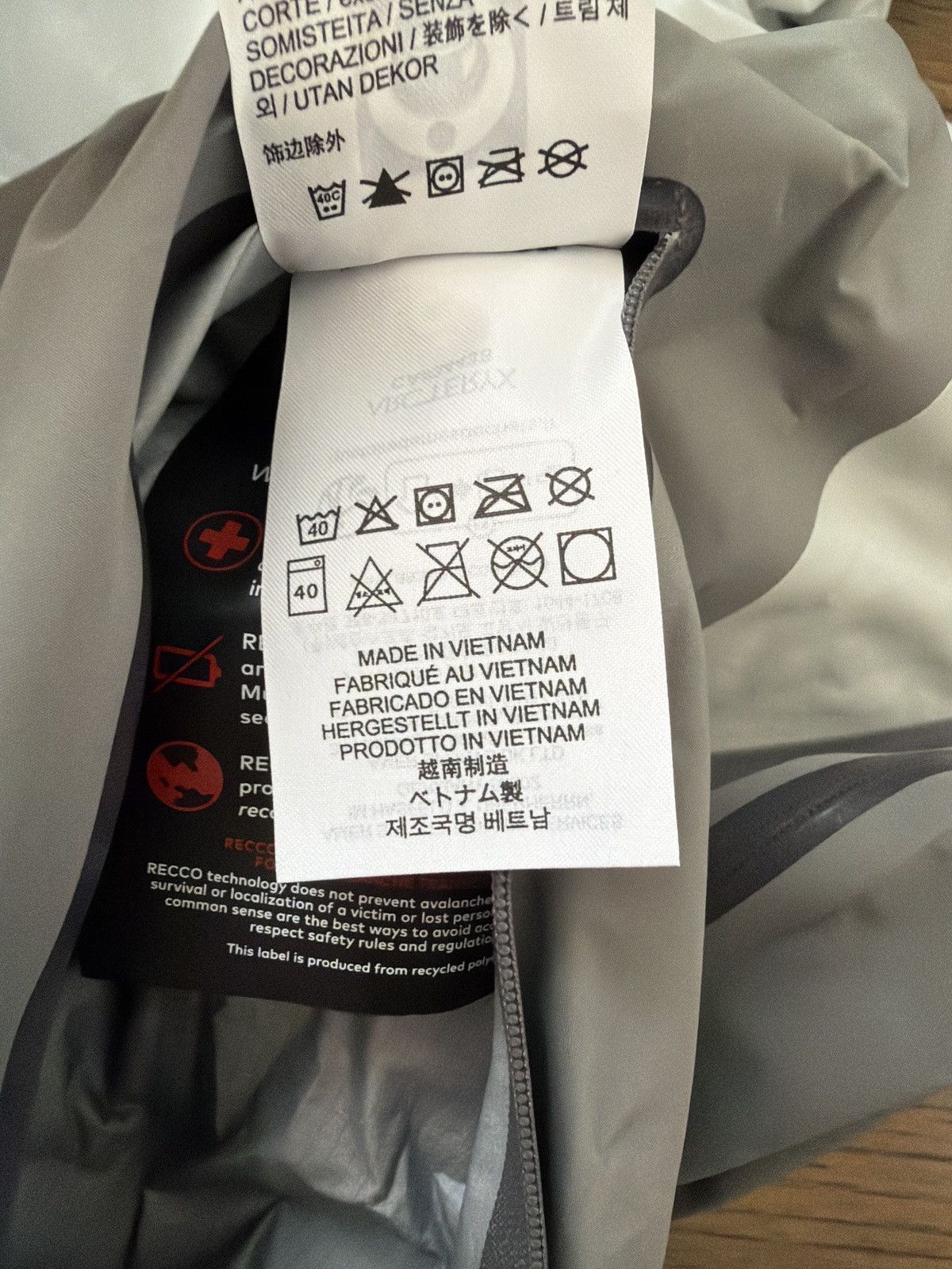 Arc'teryx Arc’teryx Beta AR Jacket Goretex Pro Solitude Void Size US L / EU 52-54 / 3 - 20 Thumbnail