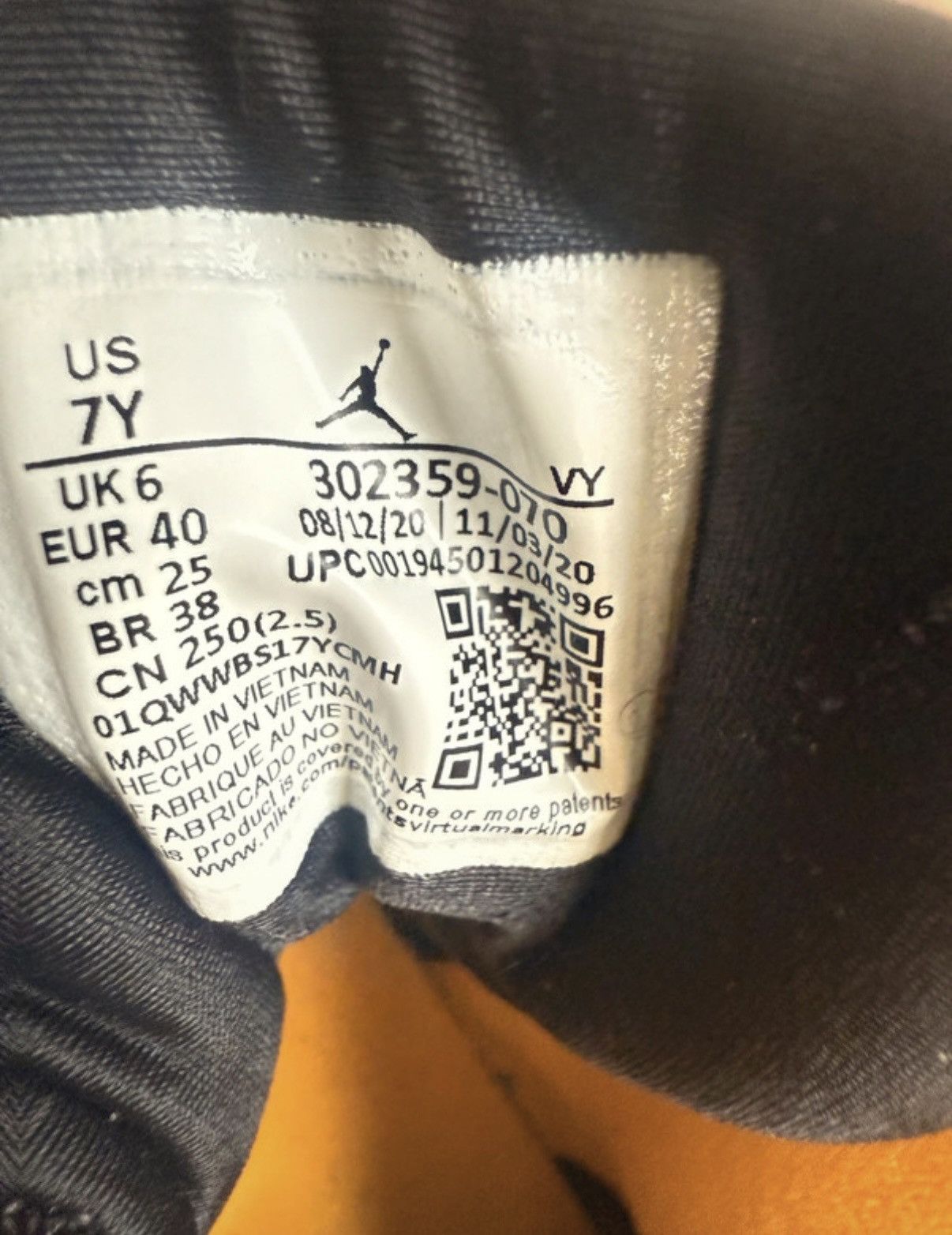 Jordan Brand Nike Air Jordan 9 Retro GS University Gold 302359-070 Youth Size US 7 / EU 40 - 9 Thumbnail