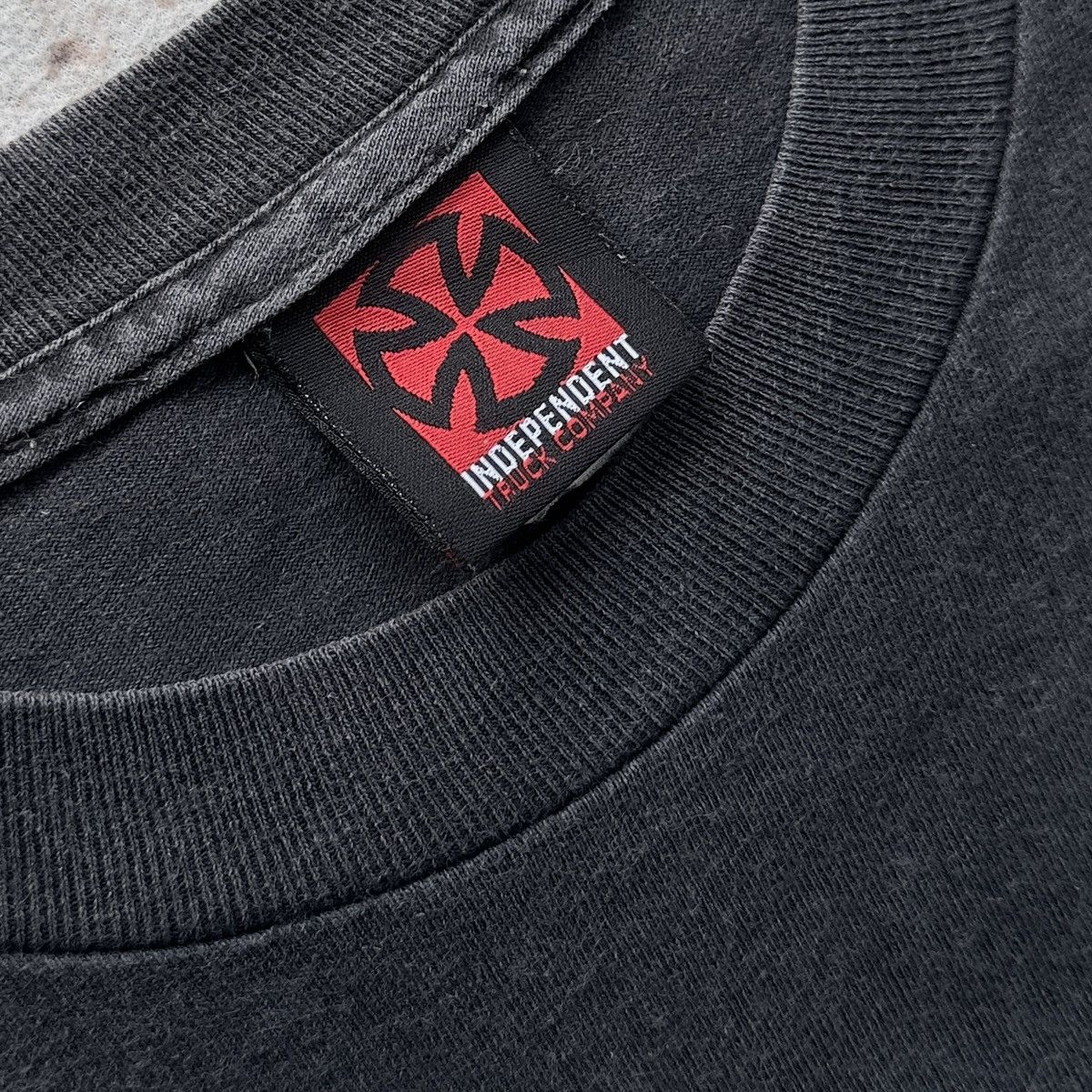 Italia Independent VINTAGE Y2K INDEPENDENT SKATE LOGO ALL OVER PRINT TEE Size US M / EU 48-50 / 2 - 7 Thumbnail