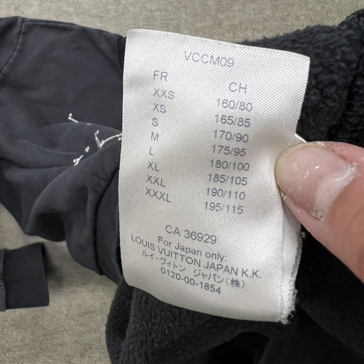 Louis Vuitton Louis Vuitton connect dots crew neck pre owned clarge Size US XL / EU 56 / 4 - 7 Thumbnail