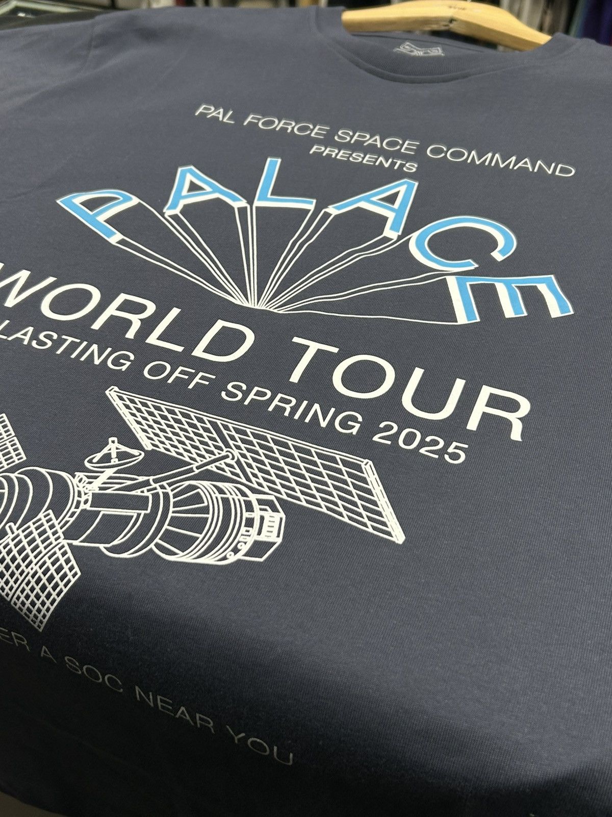Palace Palace world tour t shirt Size US L / EU 52-54 / 3 - 6 Thumbnail
