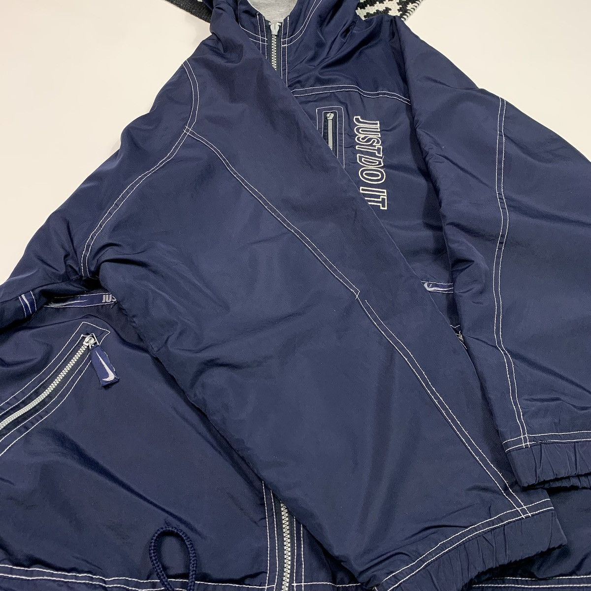 Vintage Vintage 90s Nike Reversible Jacket Men's XXL Big Logo Swoosh Size US XXL / EU 58 / 5 - 7 Thumbnail