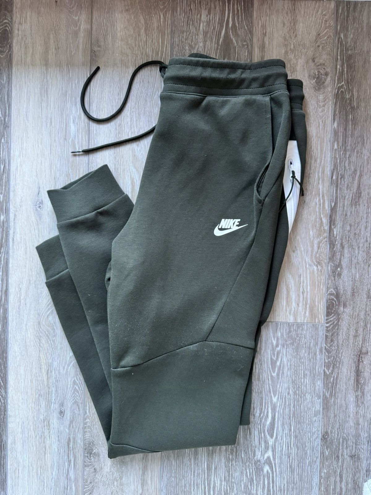Nike Nike Tech Joggers Size US 30 / EU 46 - 1 Thumbnail