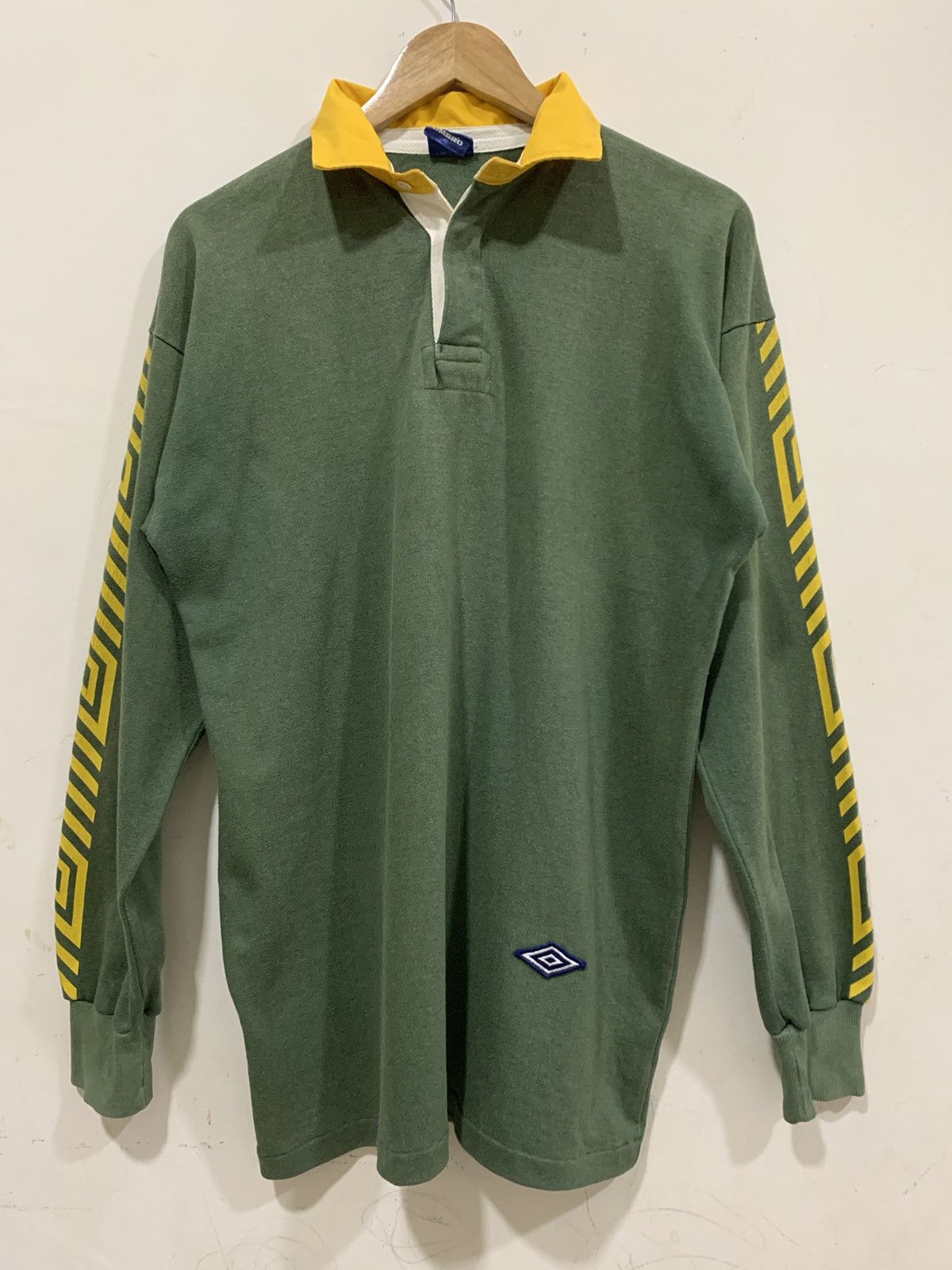 Umbro Vintage Umbro Rugby Long Sleeve Size US XL / EU 56 / 4 - 1 Thumbnail