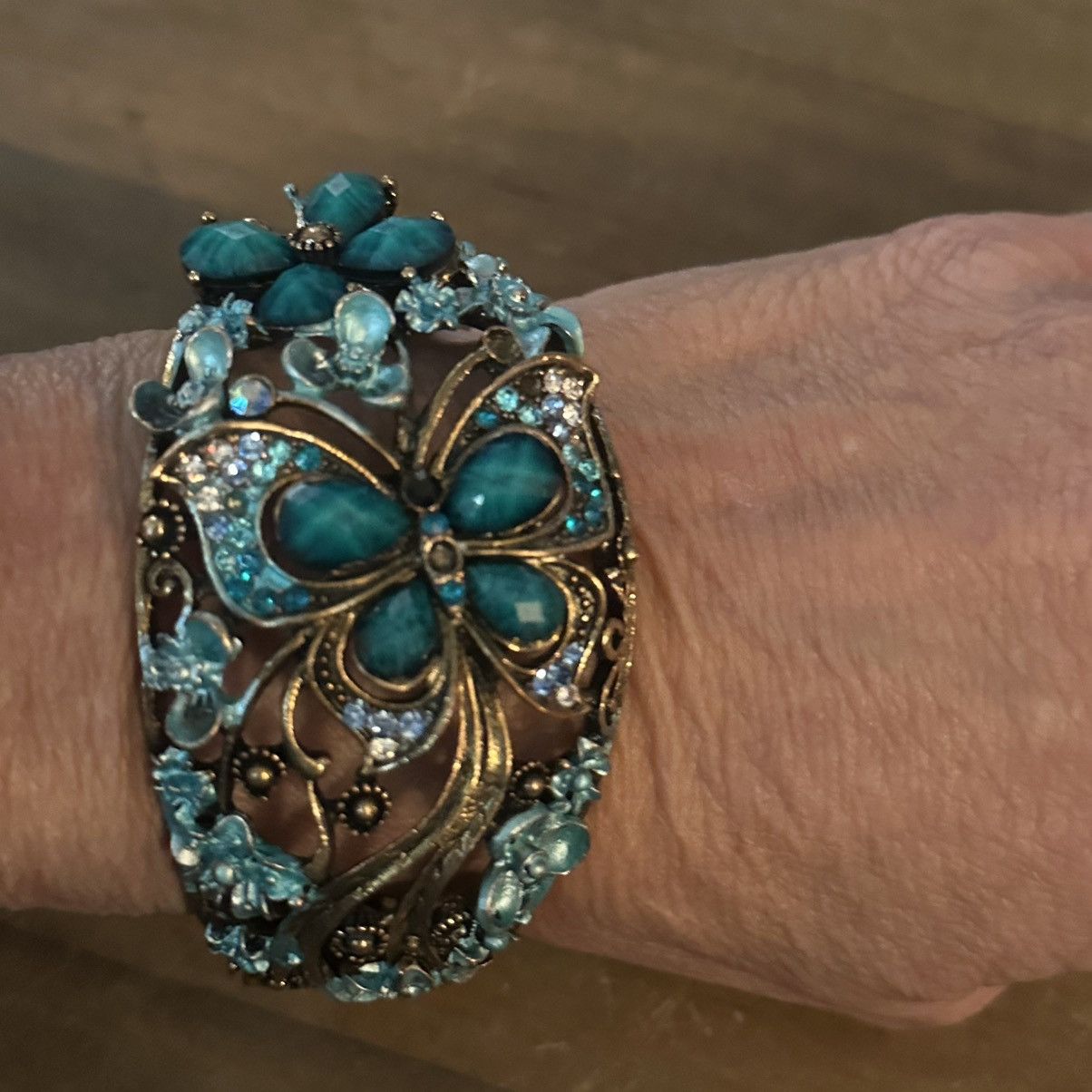 Vintage Vintage teal flowers and butterfly wide hinged bracelet Size ONE SIZE - 3 Thumbnail