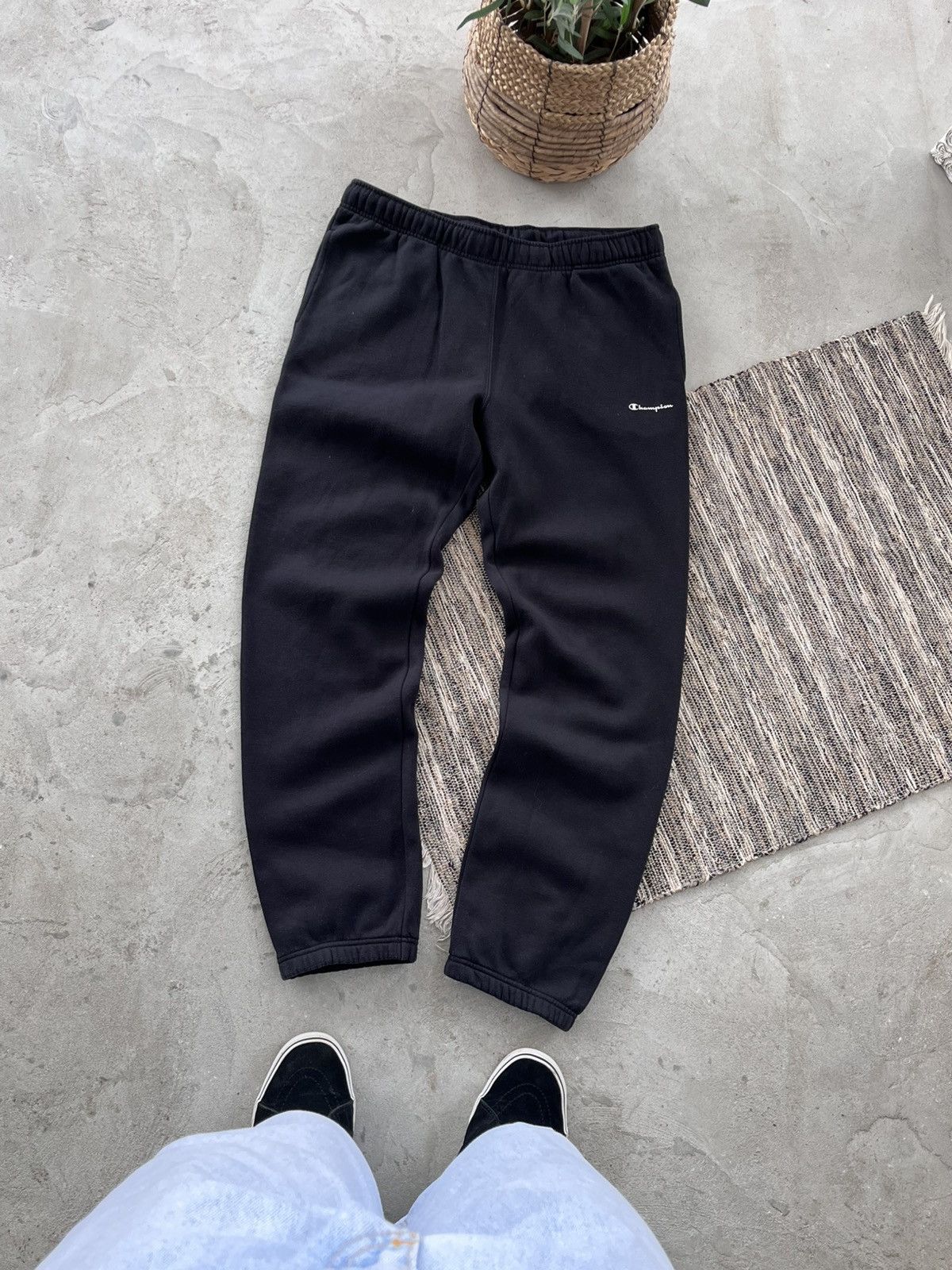 Champion Vintage Champion Fleece Track Pants Black Basic Sweatpants Size US 38 / EU 54 - 1 Thumbnail