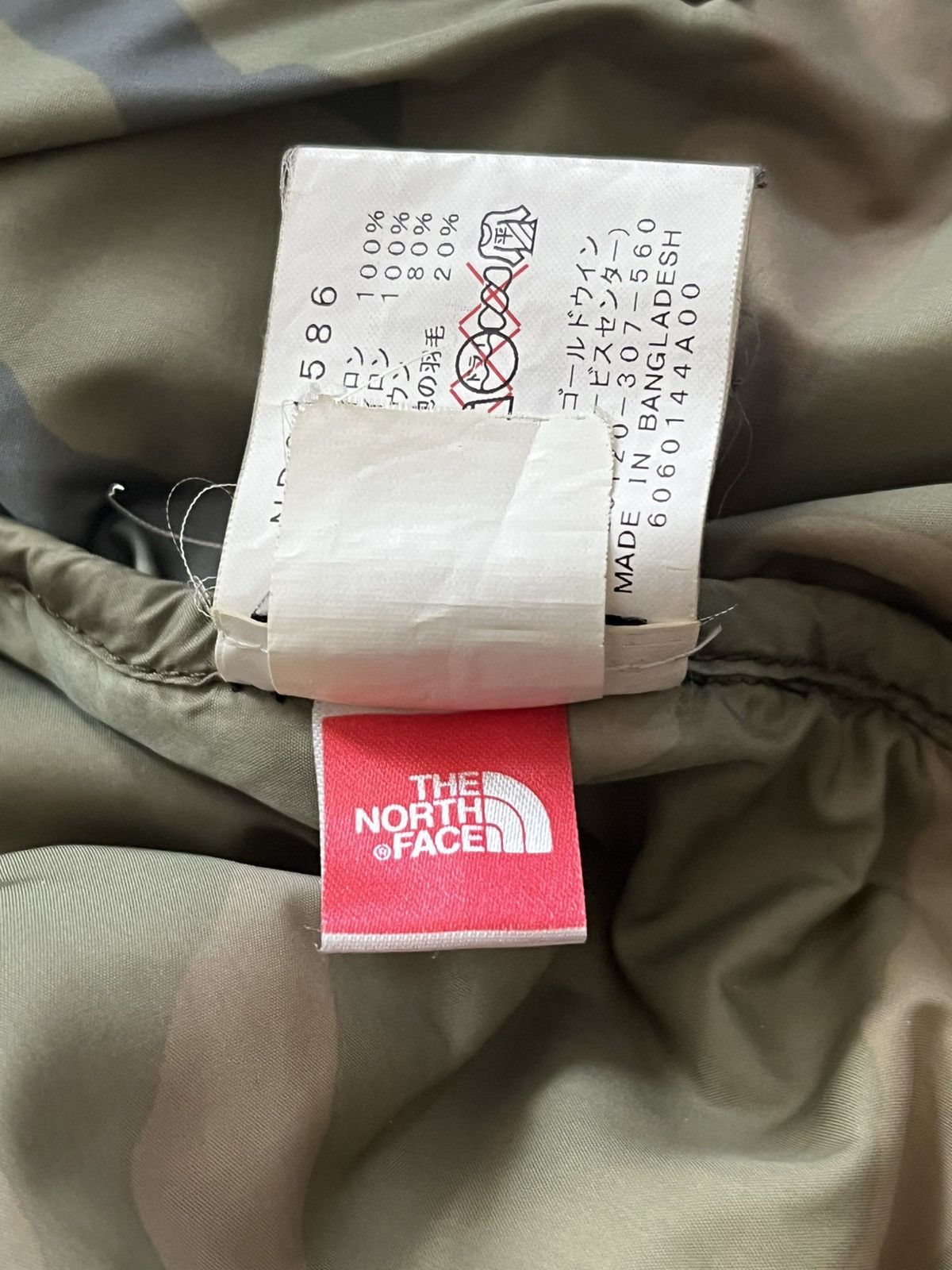 The North Face Vintage The North Face Nuptse Down Jacket Camo Olive 700 Size US L / EU 52-54 / 3 - 10 Thumbnail