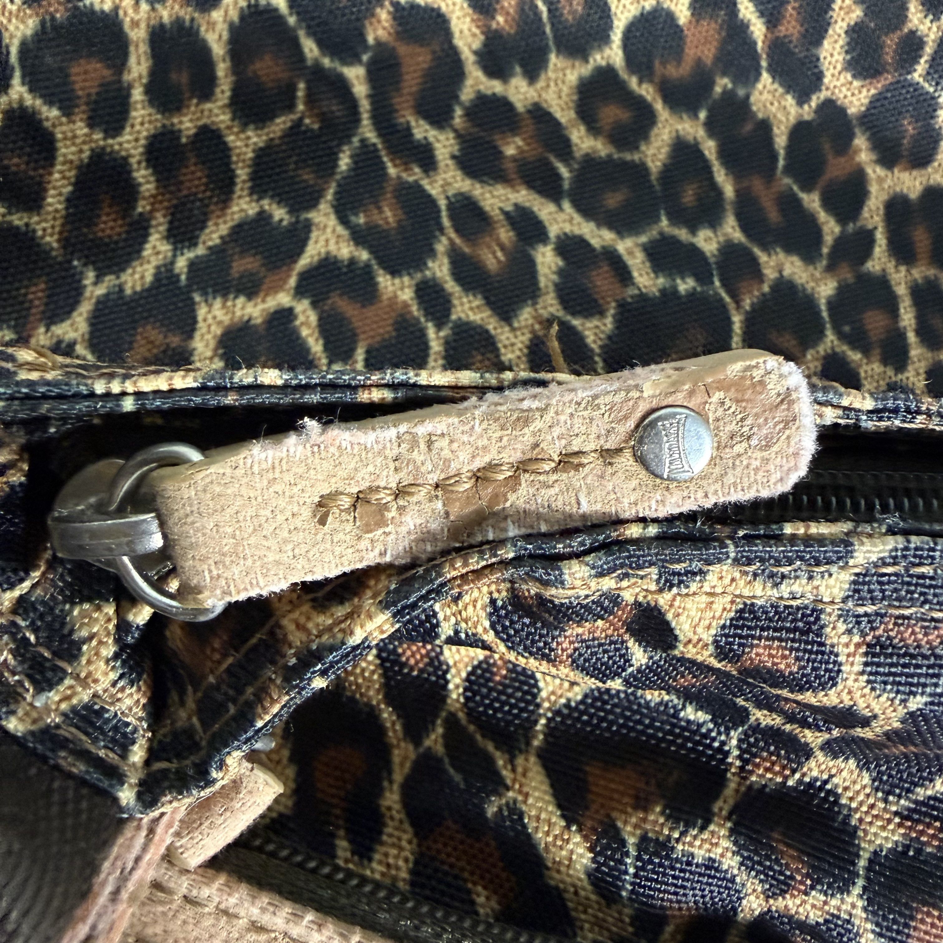 Lonsdale 🔥RARE🔥Vintage Lonsdale London Leopard Crossbody Sling Bag Size ONE SIZE - 8 Thumbnail