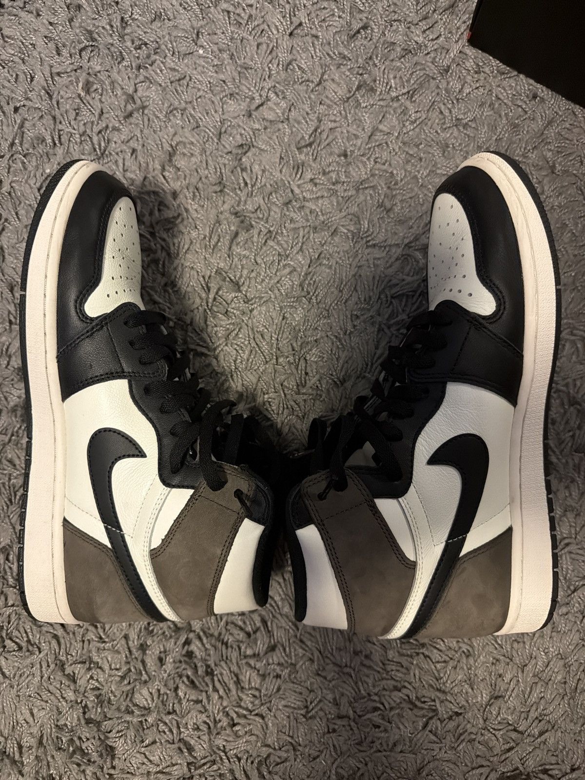Nike Jordan 1 Dark Mocha Size US 10 / EU 43 - 2 Thumbnail