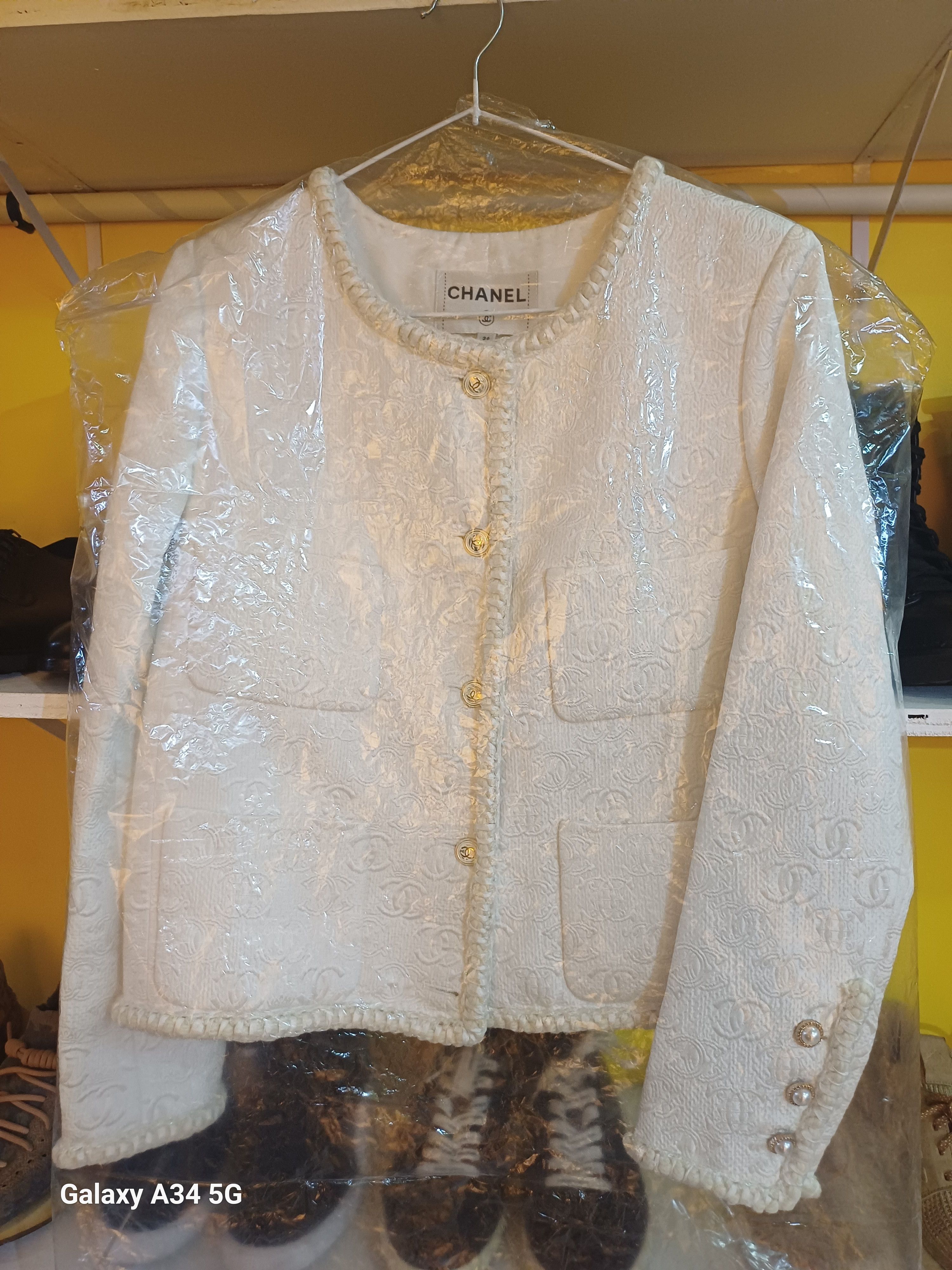 Chanel CHANEL 21PF 2021 White Ivory CC Logo Metiers D’art Jacket 36 Size S / US 4 / IT 40 - 3 Thumbnail