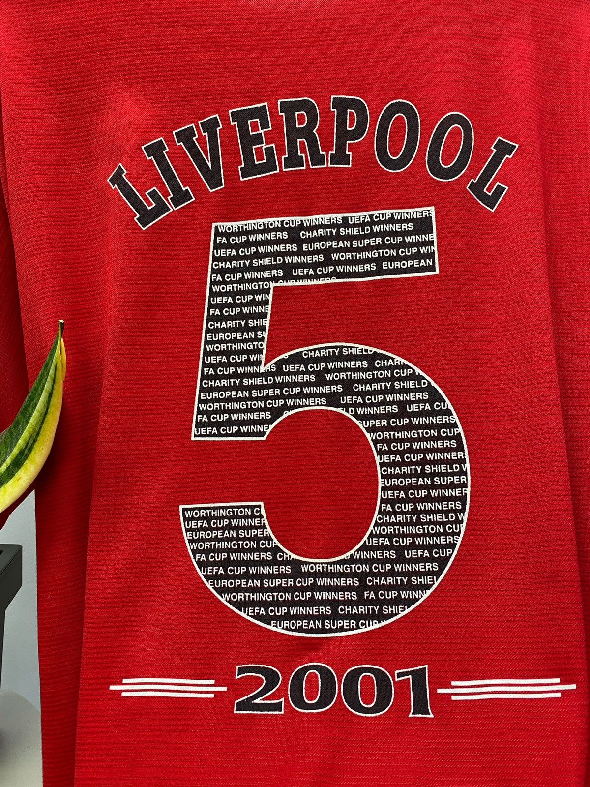 Vintage Vintage Liverpool 2001 Famous 5 Cup Winner T-Shirt Jersey Size US XL / EU 56 / 4 - 21 Thumbnail