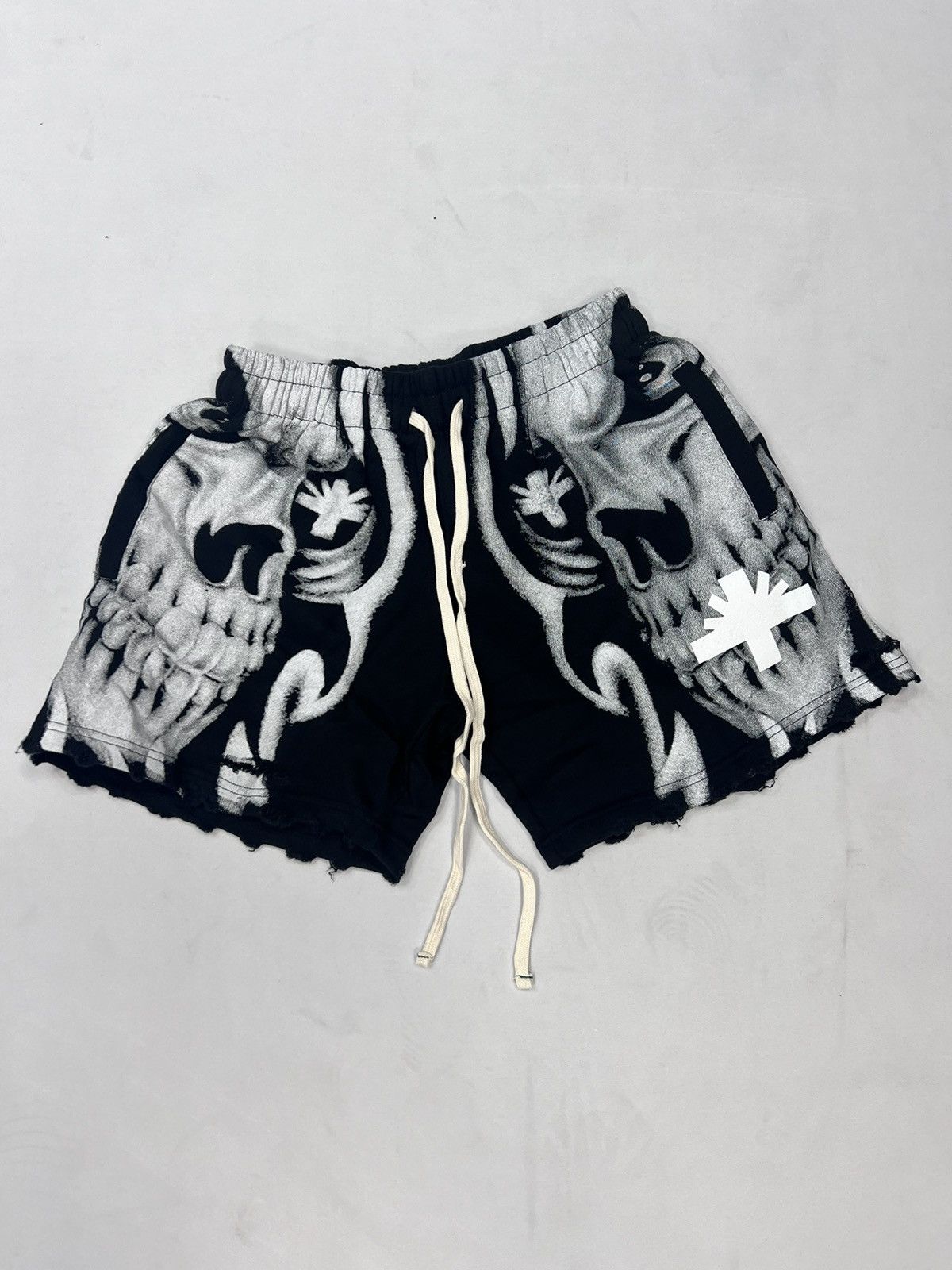 Vertabrae Vertabrae Skull Storm Distressed Black Shorts Size US 30 / EU 46 - 1 Thumbnail