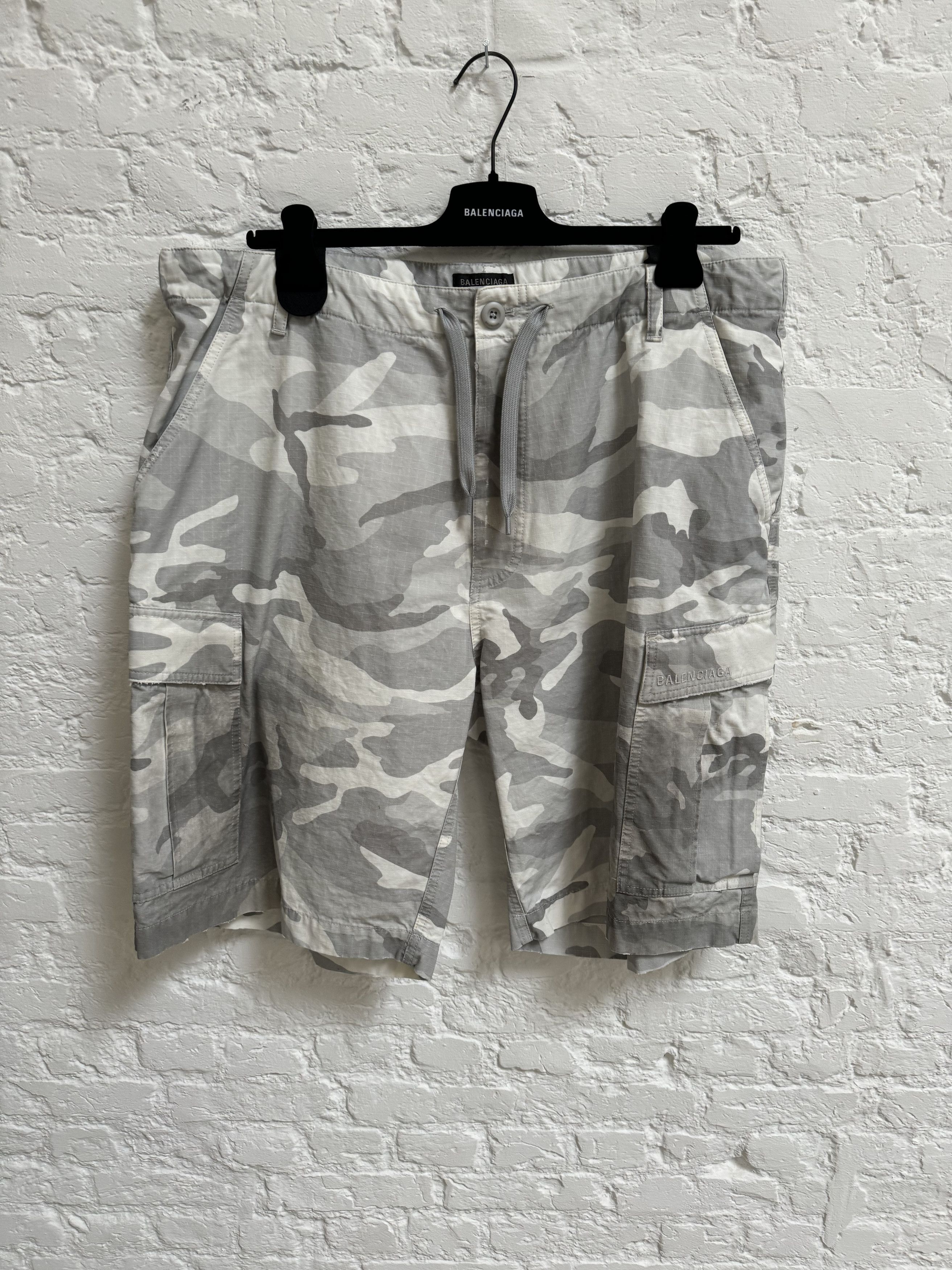 Balenciaga 2000$ Balenciaga Men's Camo Cargo Shorts Light Grey Size US 36 / EU 52 - 1 Thumbnail