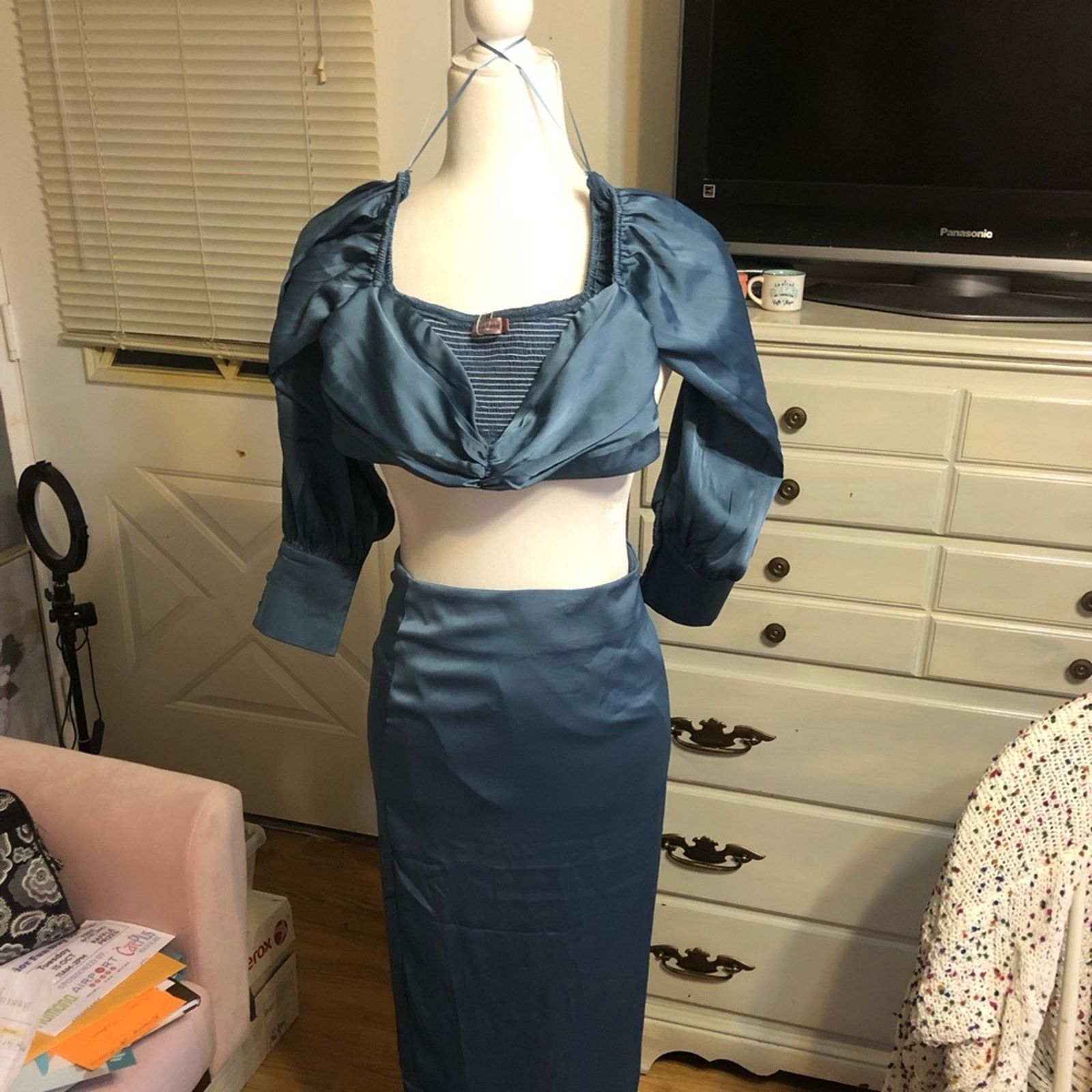 Victorinox NWT! Vici • Ice Blue Satin Skirt Set • Size Small Size S / US 4 / IT 40 - 3 Thumbnail