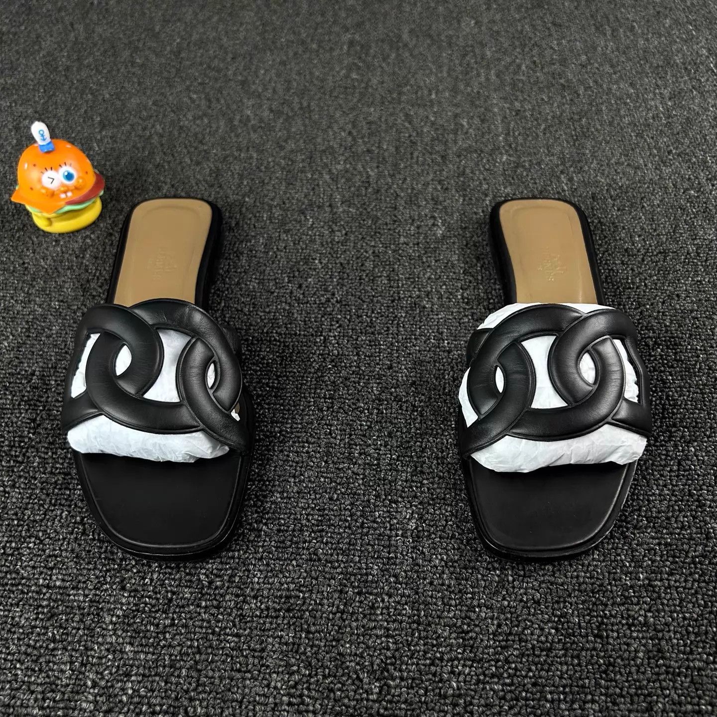 Hermes Hermes Classic Black Pig Nose Sandal 38.5 Size US 8 / IT 38 - 2 Thumbnail