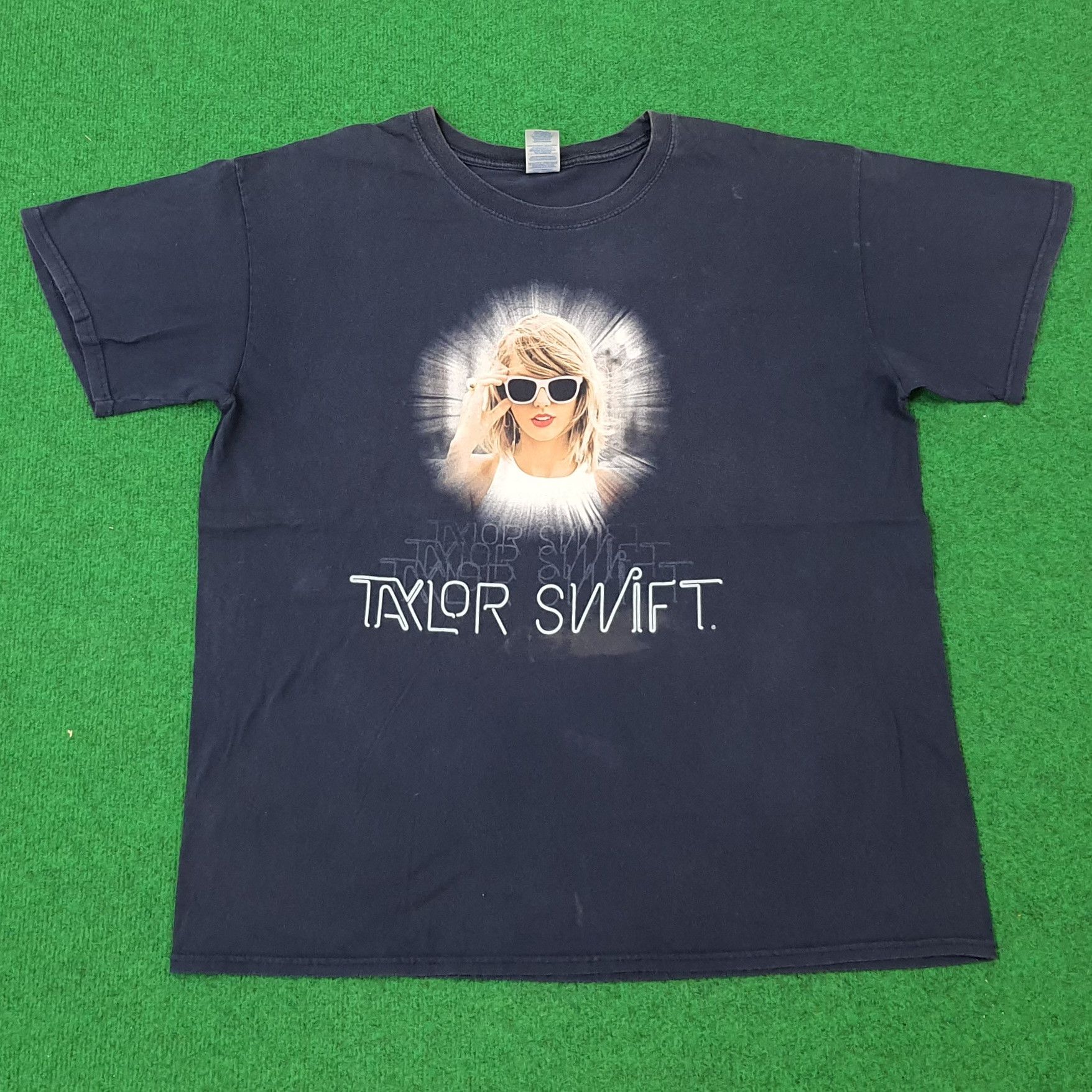Band Tees × Vintage Vintage Taylor Swift The 1989 World Tour Tshirt C219n50 Size US XL / EU 56 / 4 - 1 Thumbnail