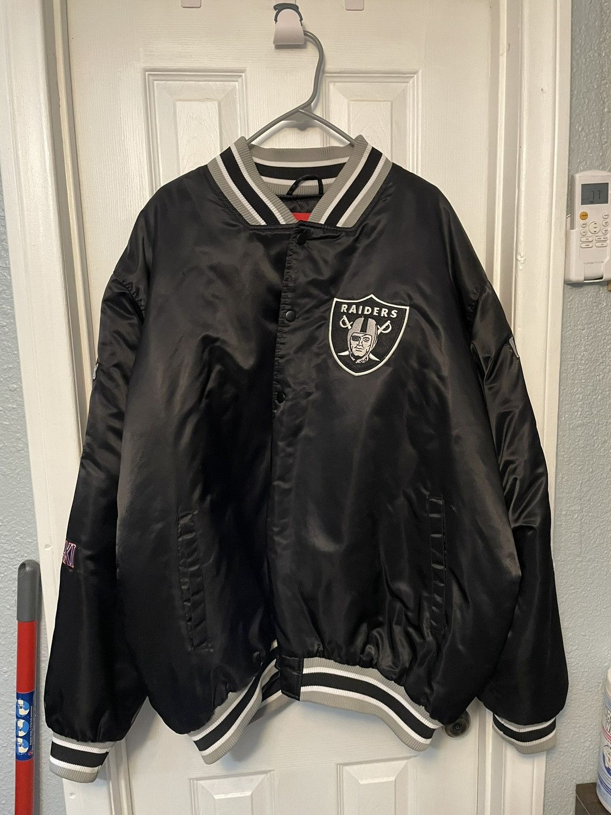 NFL × Vintage Raiders bomber jacket Size US XXL / EU 58 / 5 - 1 Thumbnail