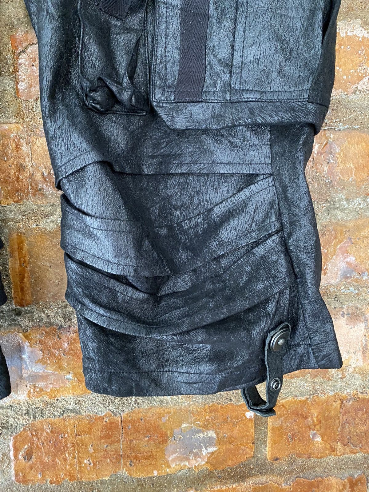Tornado Mart 2000s Tornado Mart Bondage Textured Gas Mask Cargo Shorts Size US 31 - 11 Thumbnail