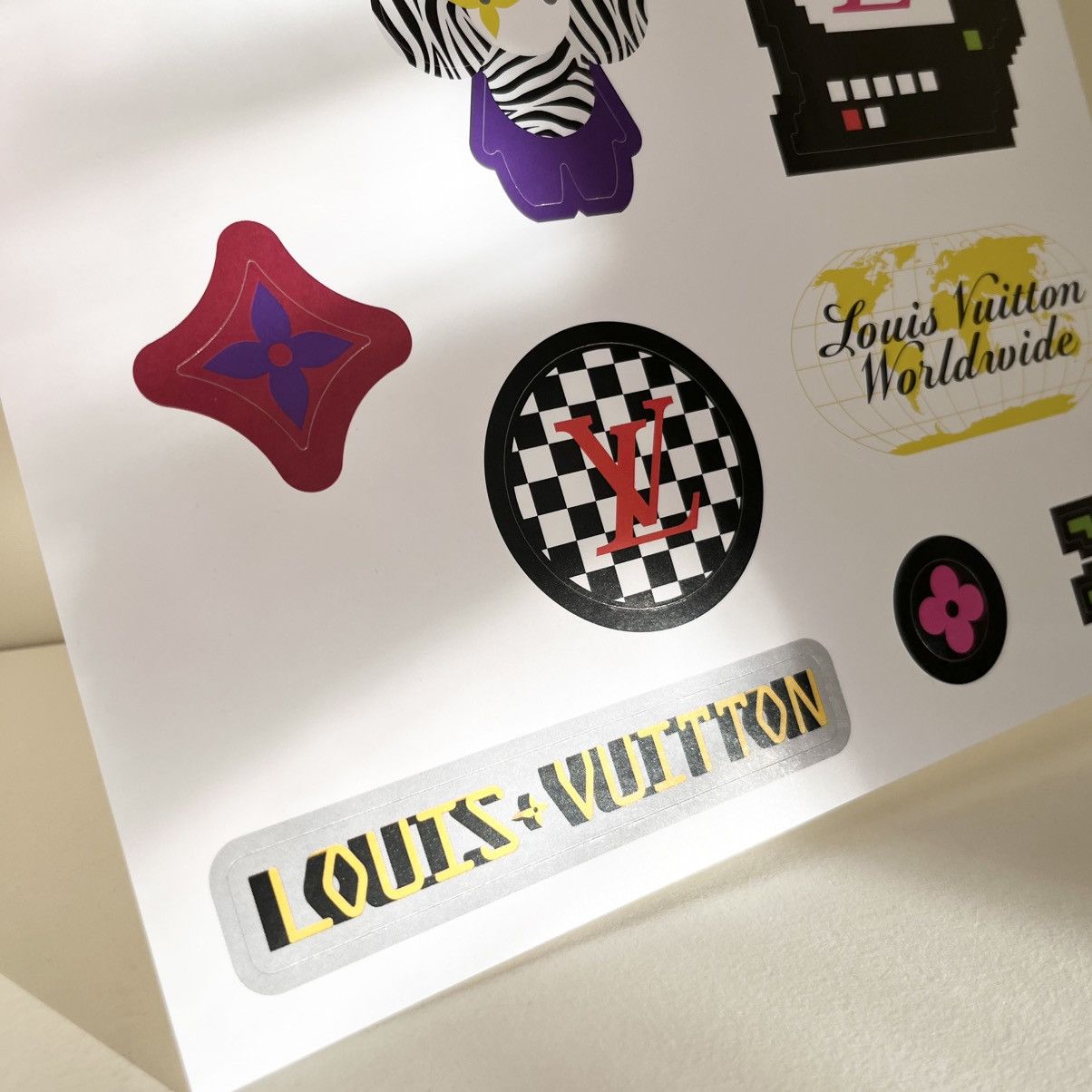 Louis Vuitton Louis Vuitton large sticker sheet Size ONE SIZE - 5 Thumbnail