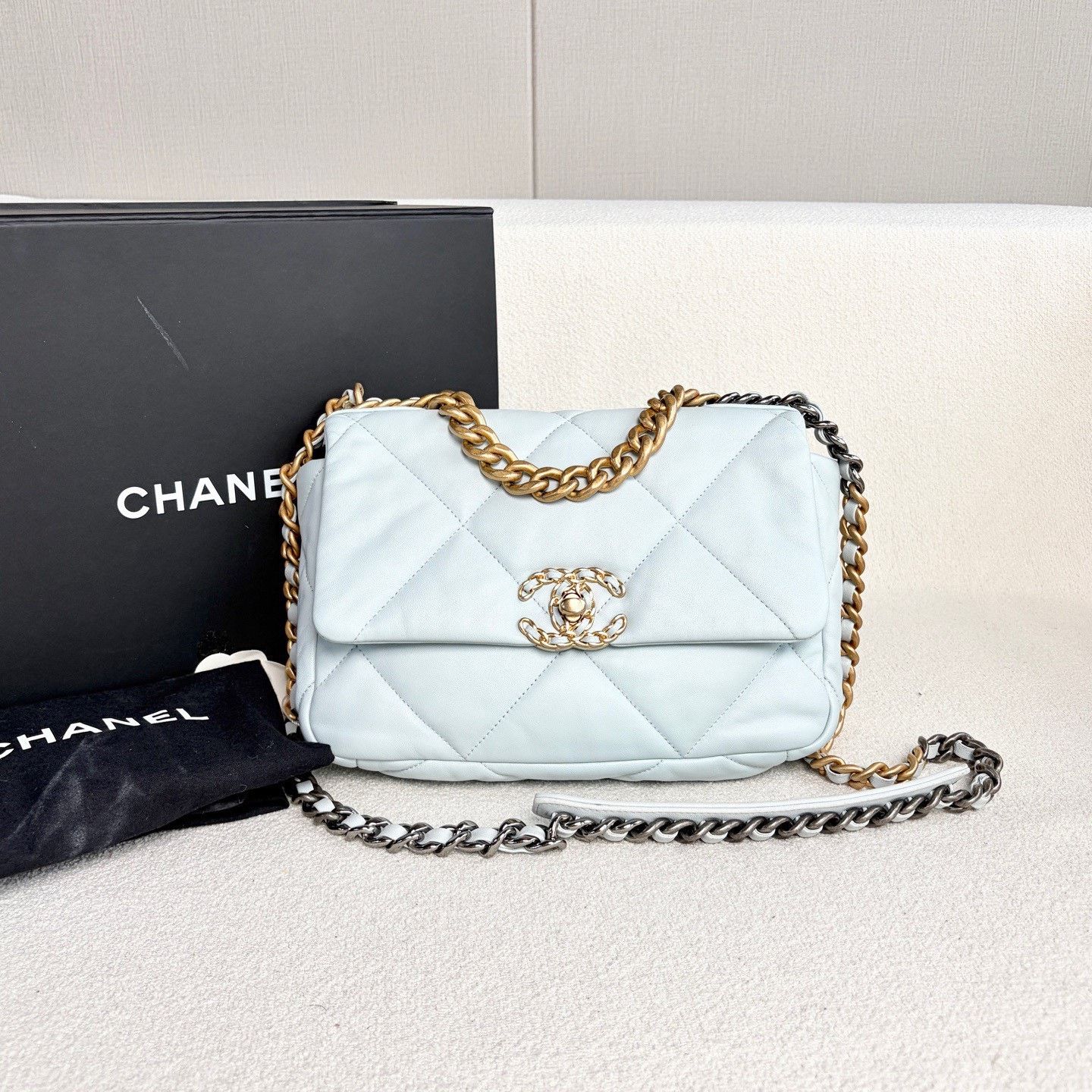 Chanel Pre-loved Bag Very good condition Size ONE SIZE - 1 Thumbnail