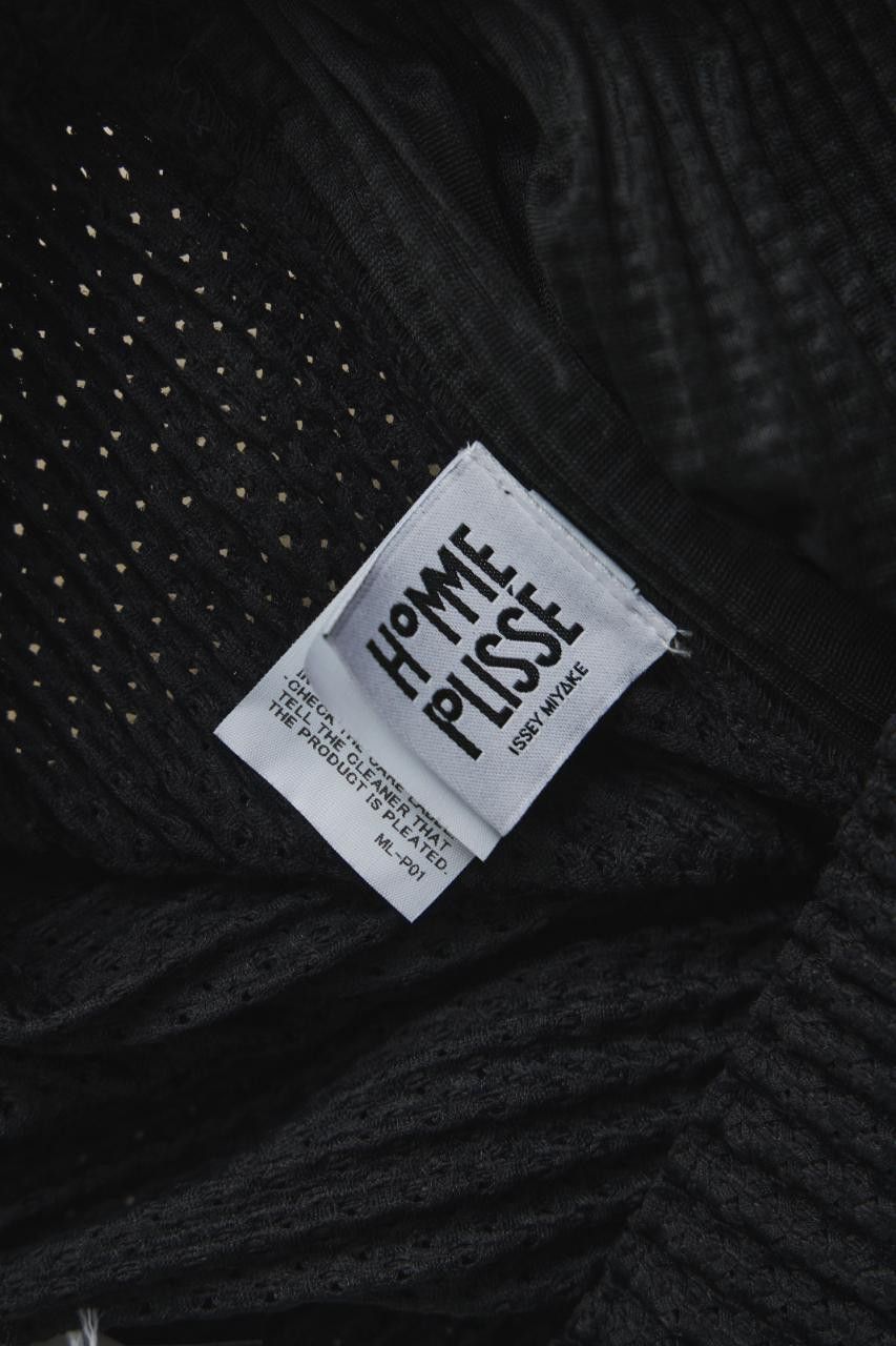 Homme Plisse Issey Miyake HOMME PLISSÉ ISSEY MIYAKE Black Mesh Pleated Trousers Size US 32 / EU 48 - 7 Thumbnail