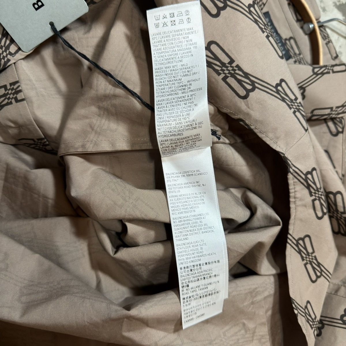 Balenciaga NWT oversized monogram button up shirt Size US S / EU 44-46 / 1 - 5 Thumbnail