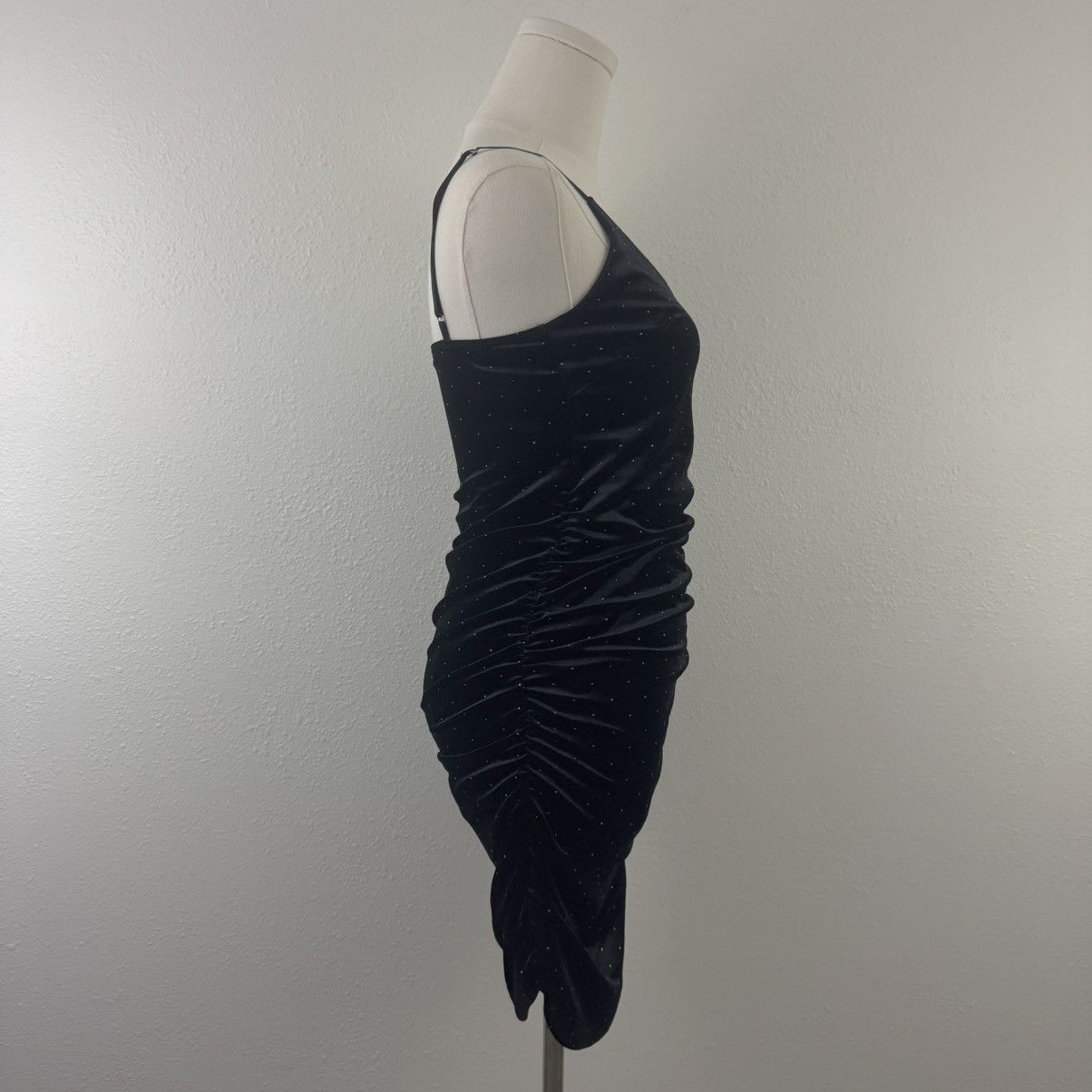 Forever 21 FOREVER 21 Black Velvet Ruched V Neck Rainbow Mini Dress Size S / US 4 / IT 40 - 6 Thumbnail