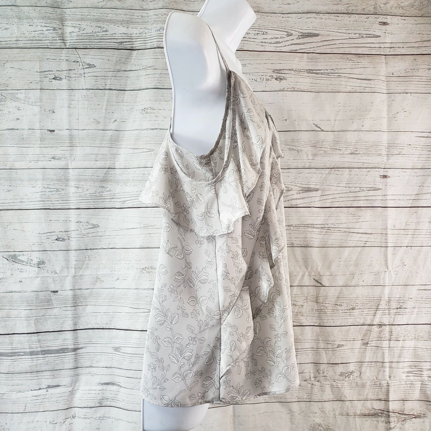 Banana Republic VINTAGE Banana Republic Womens Cold Shoulder Top XS Gray White Floral Ruffle Blouse Shirt Size XS / US 0-2 / IT 36-38 - 3 Thumbnail