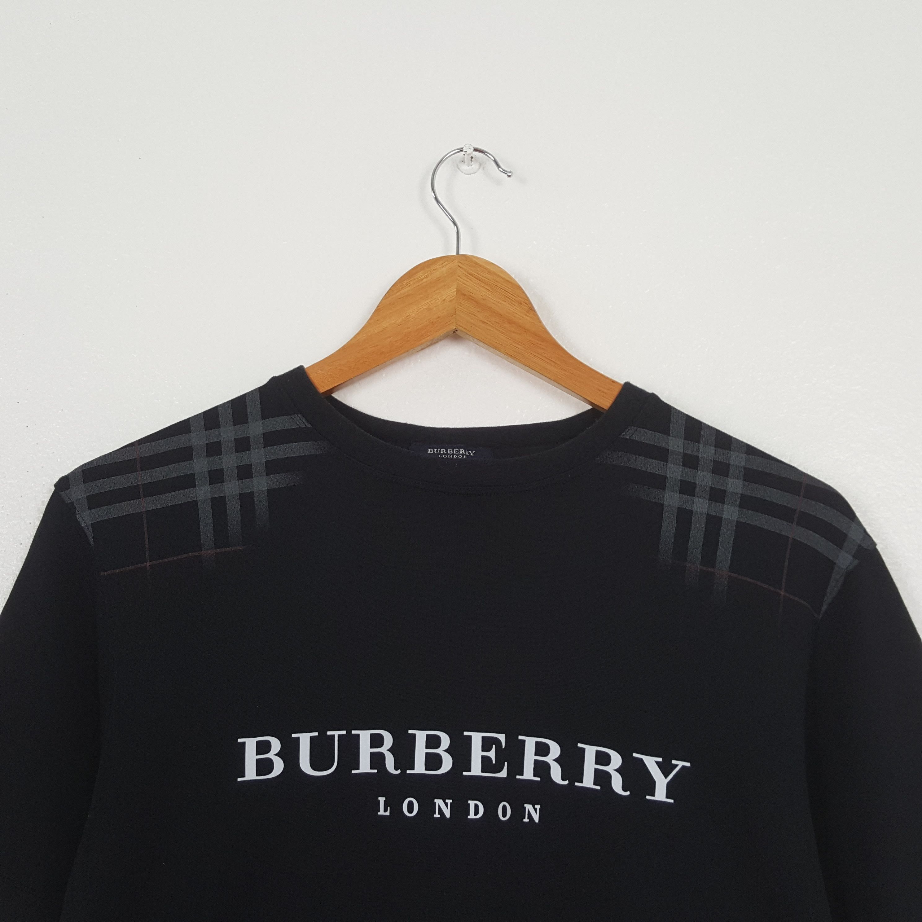 Burberry Vintage Burberry London Fashion Brand T-Shirt C312N65 Size US L / EU 52-54 / 3 - 2 Thumbnail