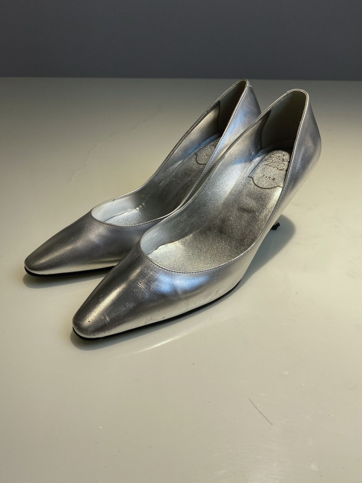 Roger Vivier Silver Roger Vivier Patent Pointed-Toe Comma Heels 35 Size US 5 / IT 35 - 2 Thumbnail