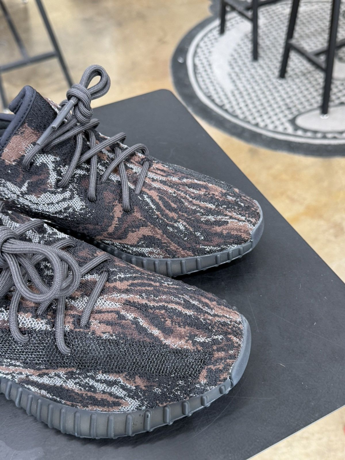 Adidas Yeezy Boost 350 V2 MX Rock Size 9 (2024) Size US 9 / EU 42 - 8 Thumbnail