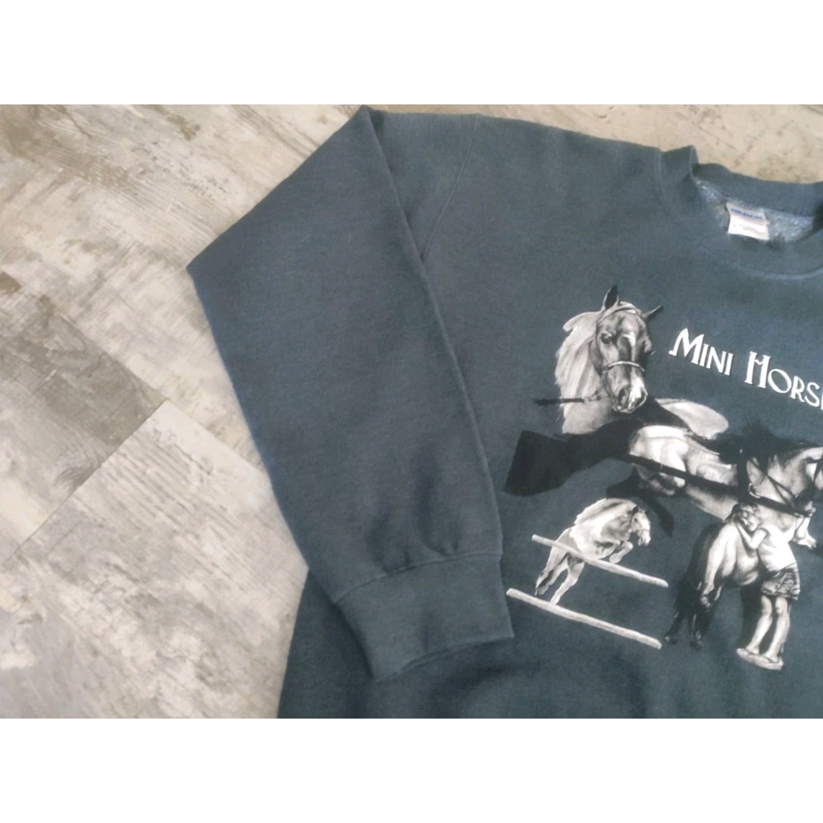 Gildan Gildan Mini Horses Crewneck Fleece Sweatshirt Graphic Size Small EUC Size S / US 4 / IT 40 - 3 Thumbnail