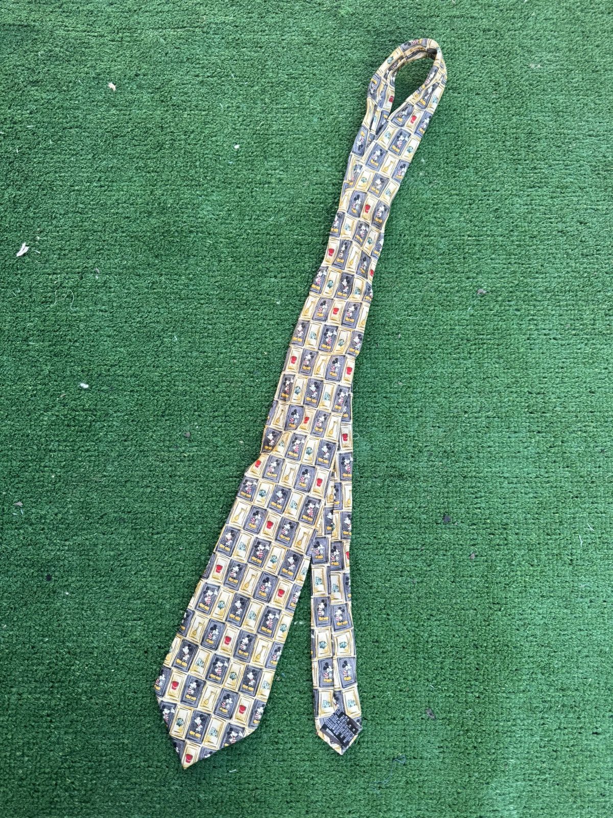 Disney Mickey Mouse Beach Scene Tie Size ONE SIZE - 1 Thumbnail