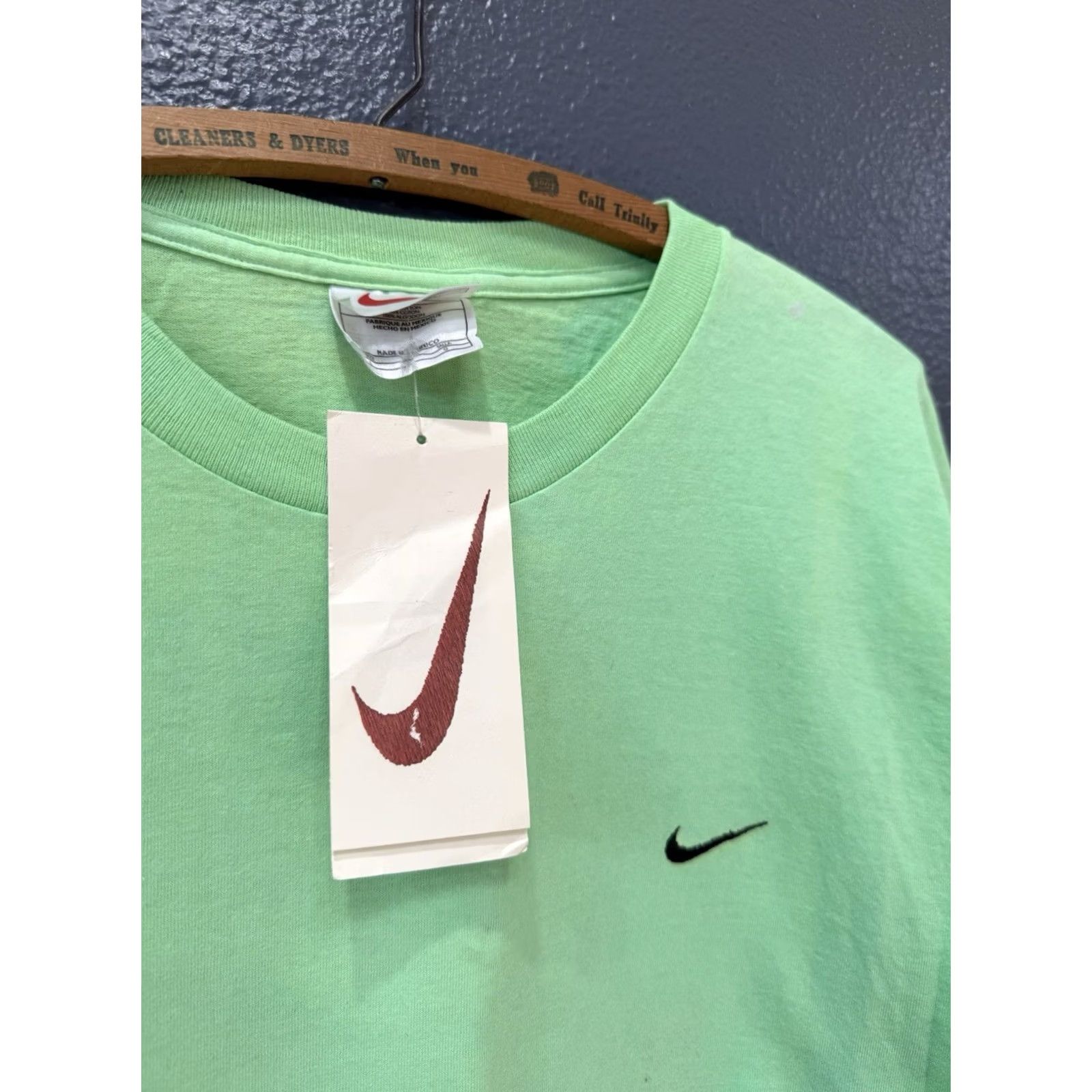 Nike VINTAGE Nike Swoosh Electric Green 90s Tee Shirt L Mens Shirt Large Green 90s Nike T-Shirt Mens Size US L / EU 52-54 / 3 - 3 Thumbnail