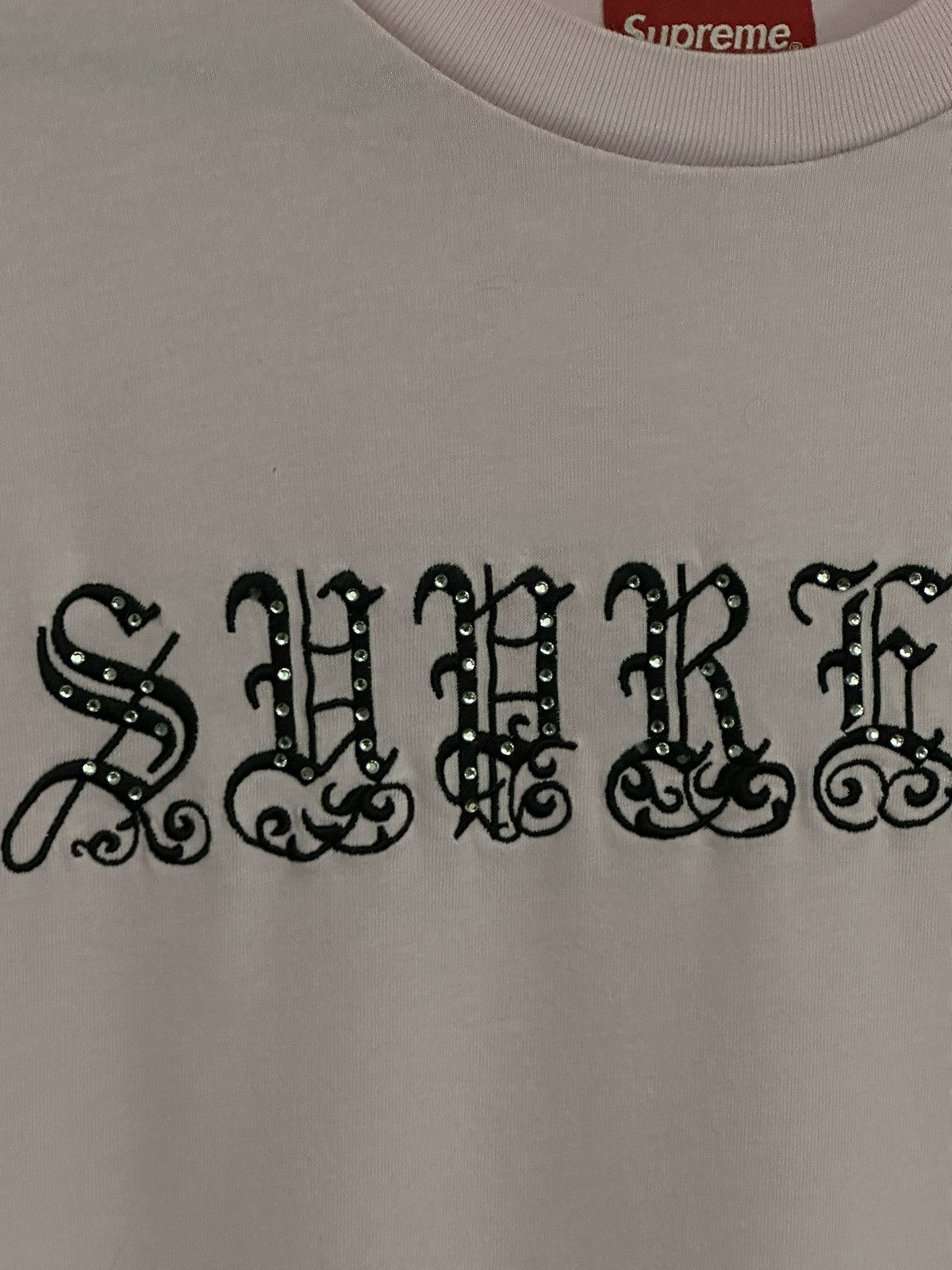 Supreme Supreme Old English Rhinestone S/S Top Tee Size US M / EU 48-50 / 2 - 2 Thumbnail