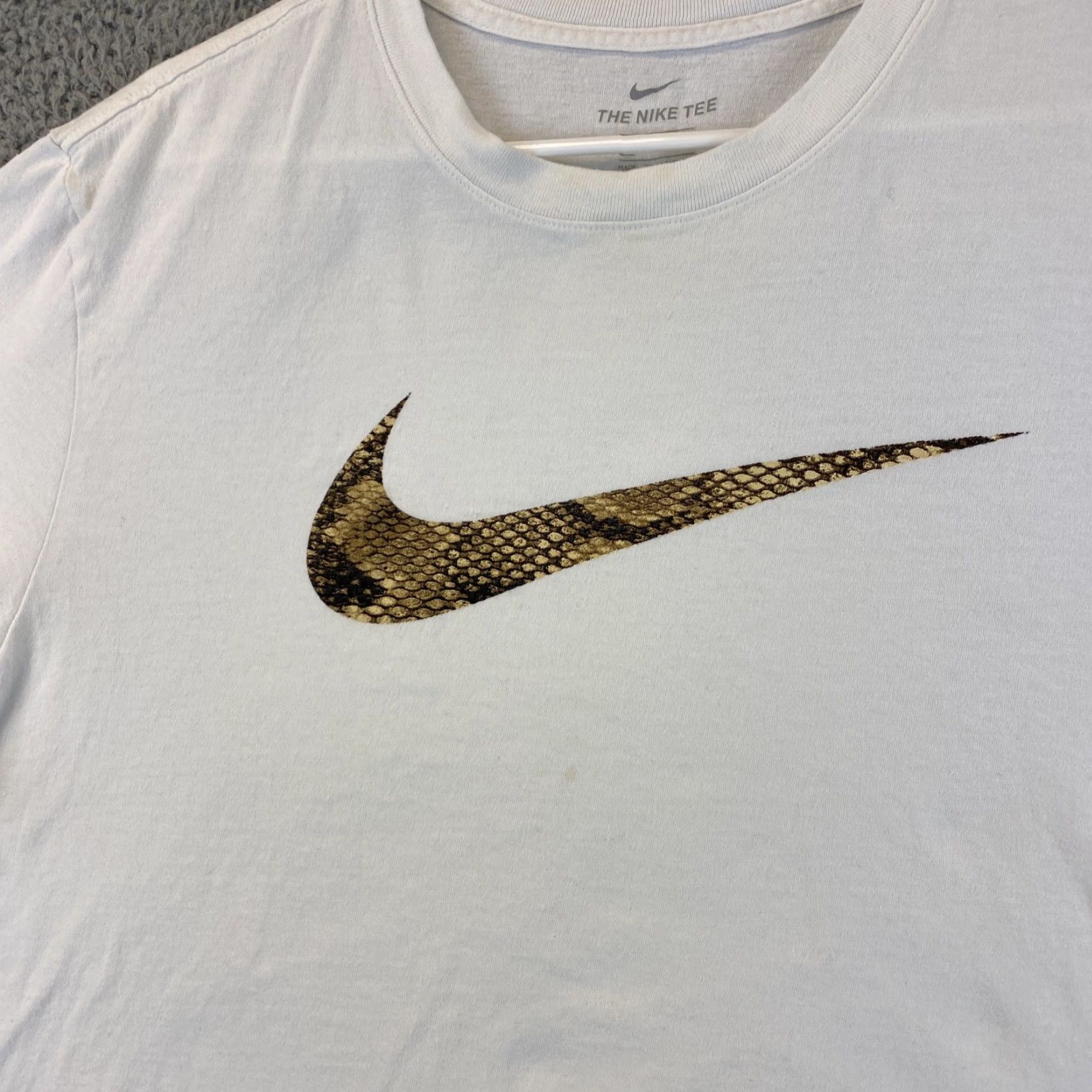 Nike VINTAGE Men’s Nike Tee Shirt XL White Swoosh Logo Athletics 80s 90s Sports Band Tee Mens Size US XL / EU 56 / 4 - 2 Thumbnail