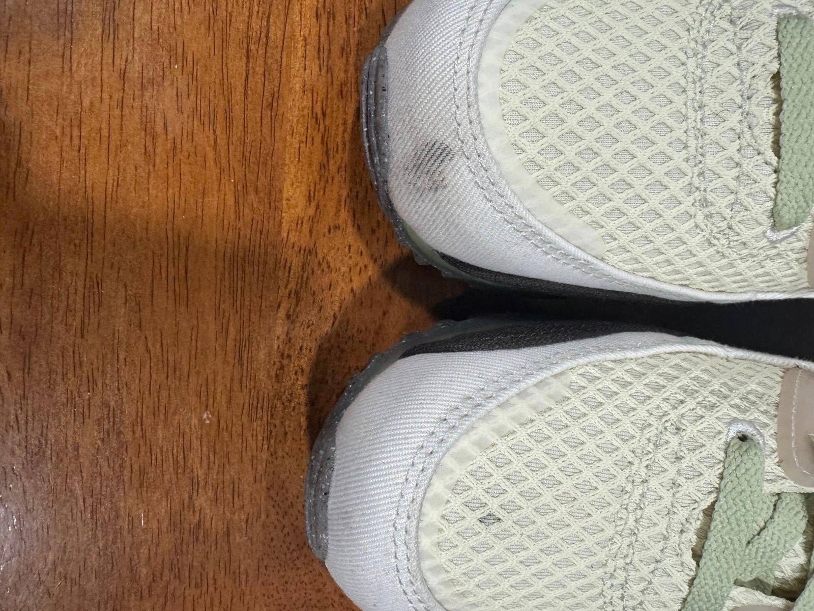 Nike Air Max 90 Green & Beige Sneakers - Versatile Comfort