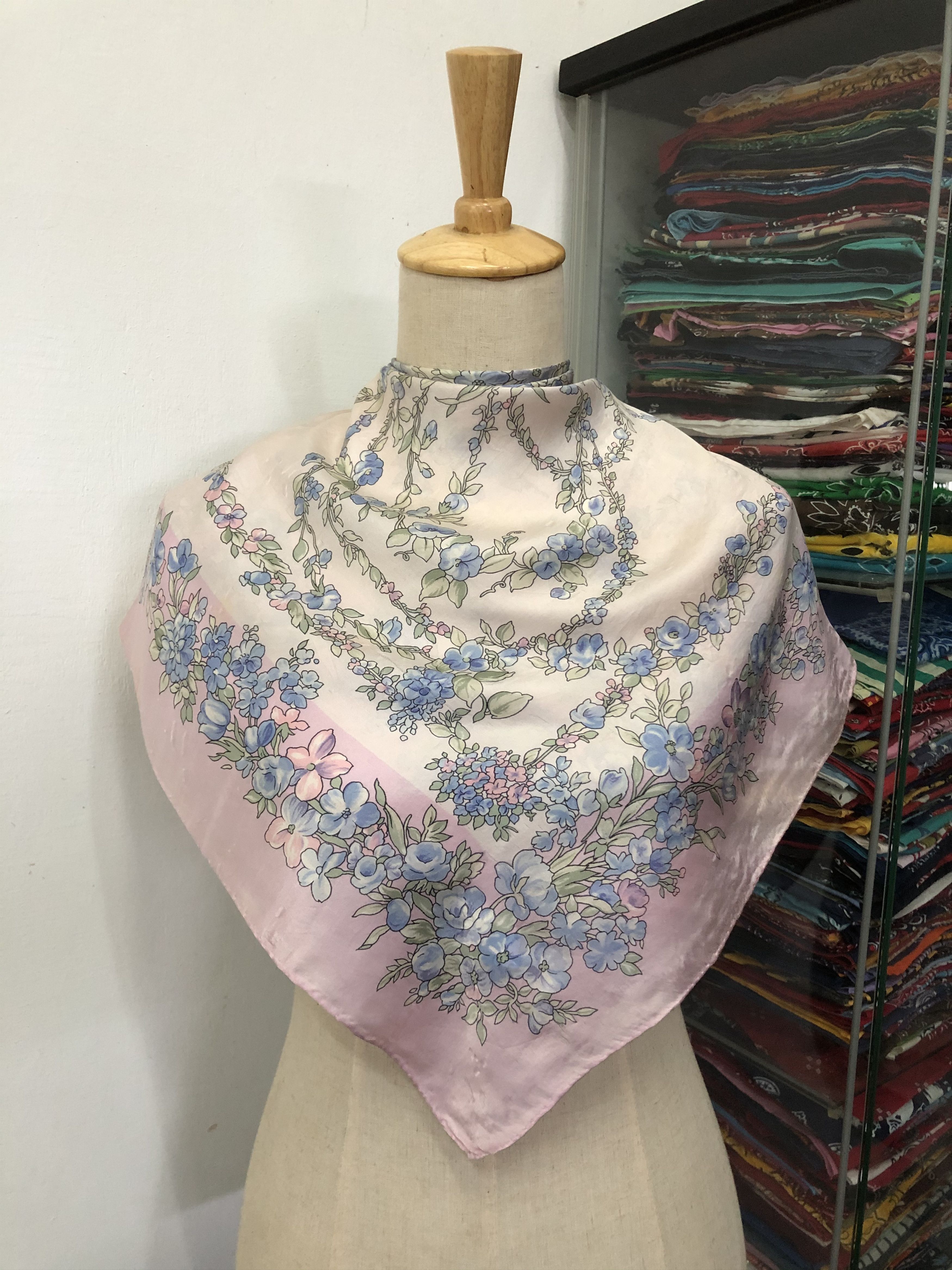 Vintage Vintage Silk Scarf Size ONE SIZE - 1 Thumbnail