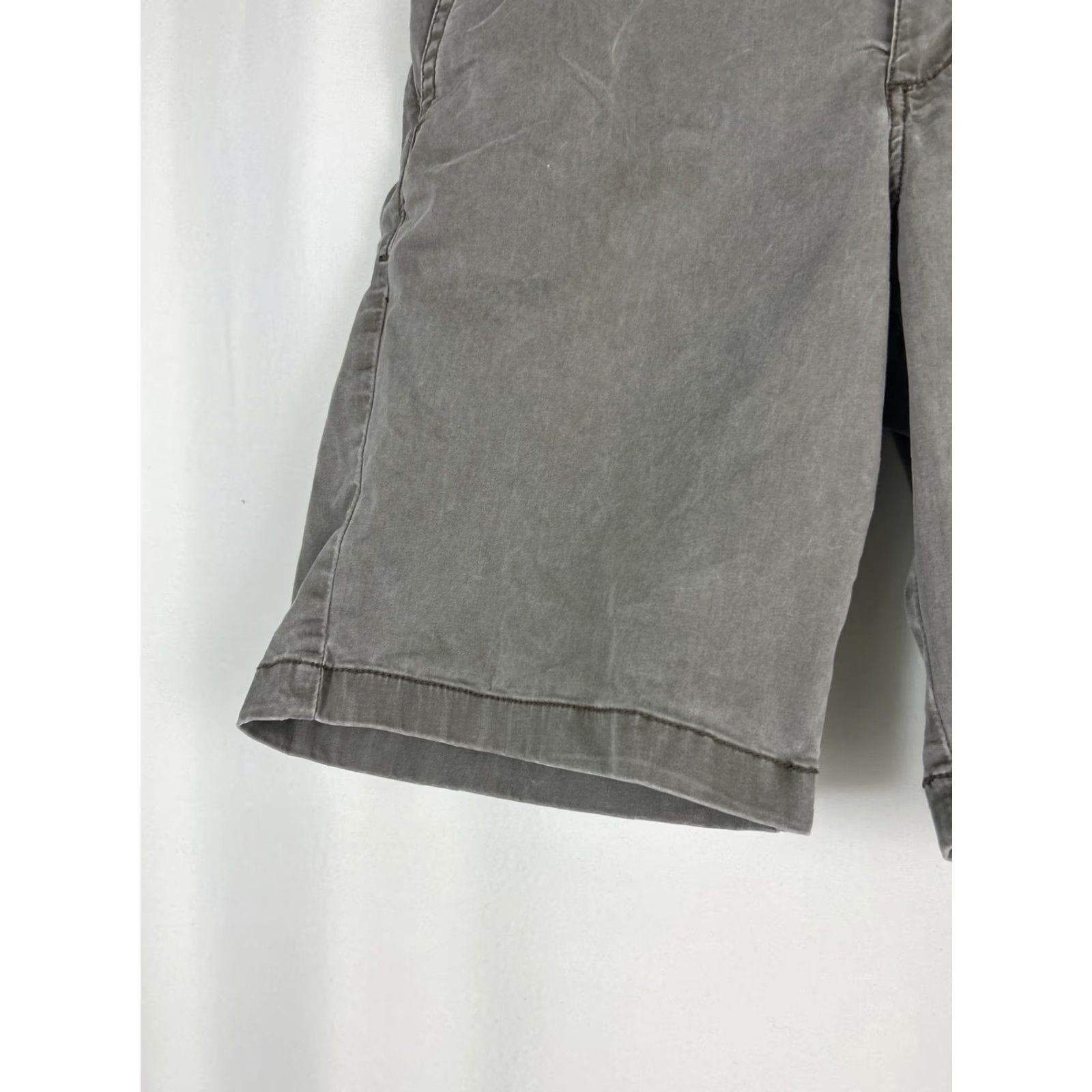 Tommy Bahama Tommy Bahama Mens Gray Shorts Chino Cotton Blend 33 Regular 9.5 33x9.5 Mens Fashion Size US 33 - 2 Thumbnail