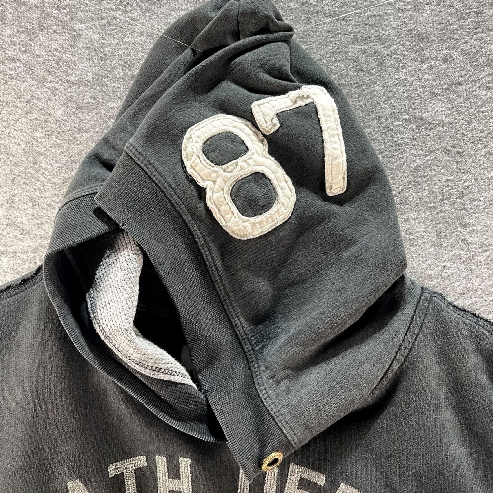 Vintage VINTAGE Aeropostale Hoodie Mens M Charcoal Pullover Hooded Graphic Print NYC 87 Thrashed Distressed Size US M / EU 48-50 / 2 - 4 Thumbnail