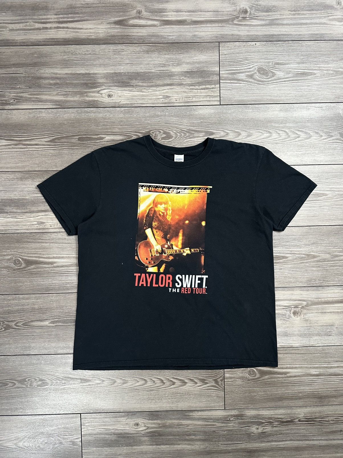 Band Tees × Gildan Taylor Swift The Red Tour T Shirt Size US XL / EU 56 / 4 - 1 Thumbnail