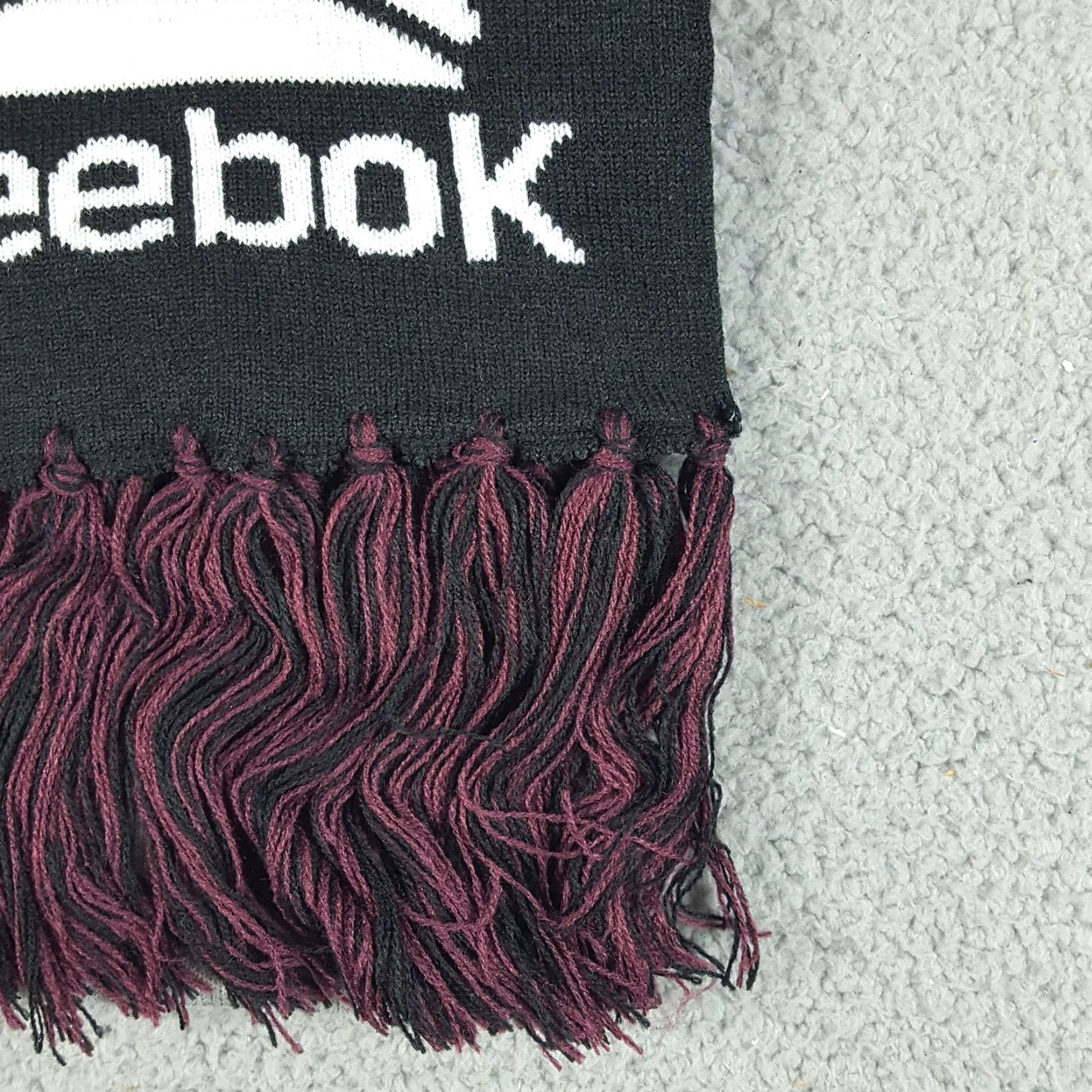 Reebok VINTAGE Reebok Scarf OSFM Fringe Tassel Striped Winter Wrap Shawl Triangle Logo Women Multifunctional Knit Polyester Size ONE SIZE - 3 Thumbnail
