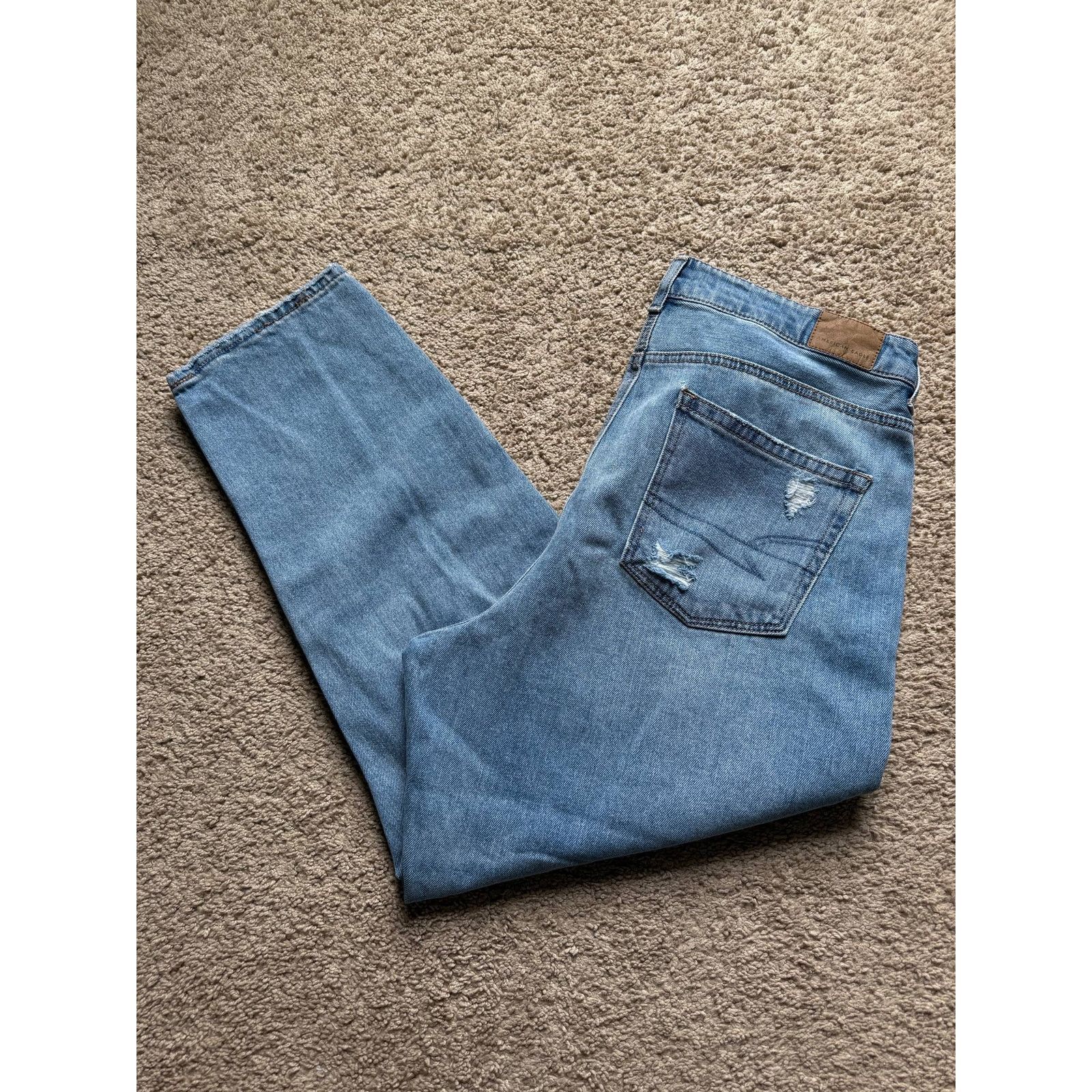 American Eagle Outfitters American Eagle High Rise Ripped Mom Jeans Denim 14 Short Size 36" / US 14 / IT 50 - 4 Thumbnail